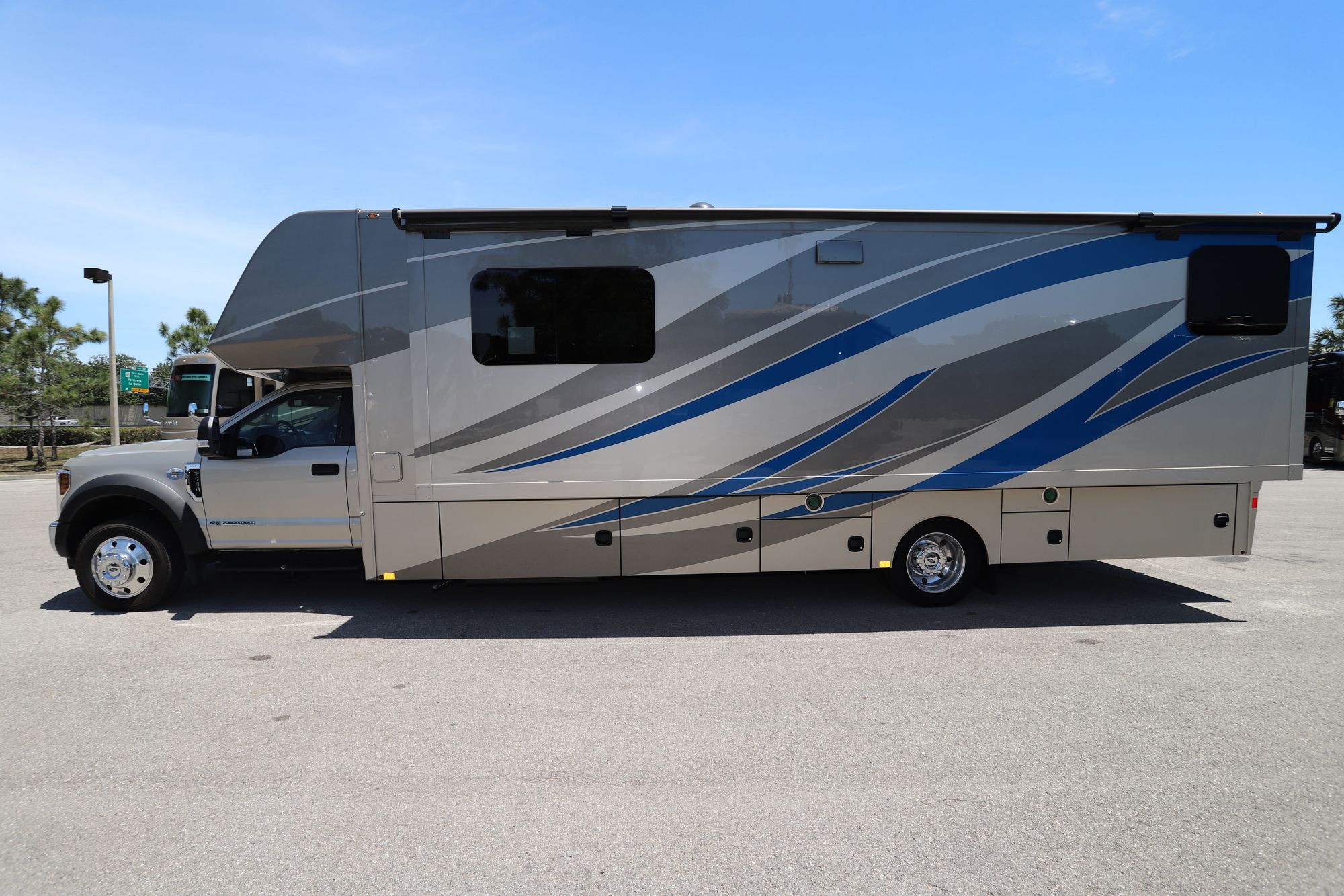 New 2019 Renegade Rv Veracruz 35 Class C  For Sale