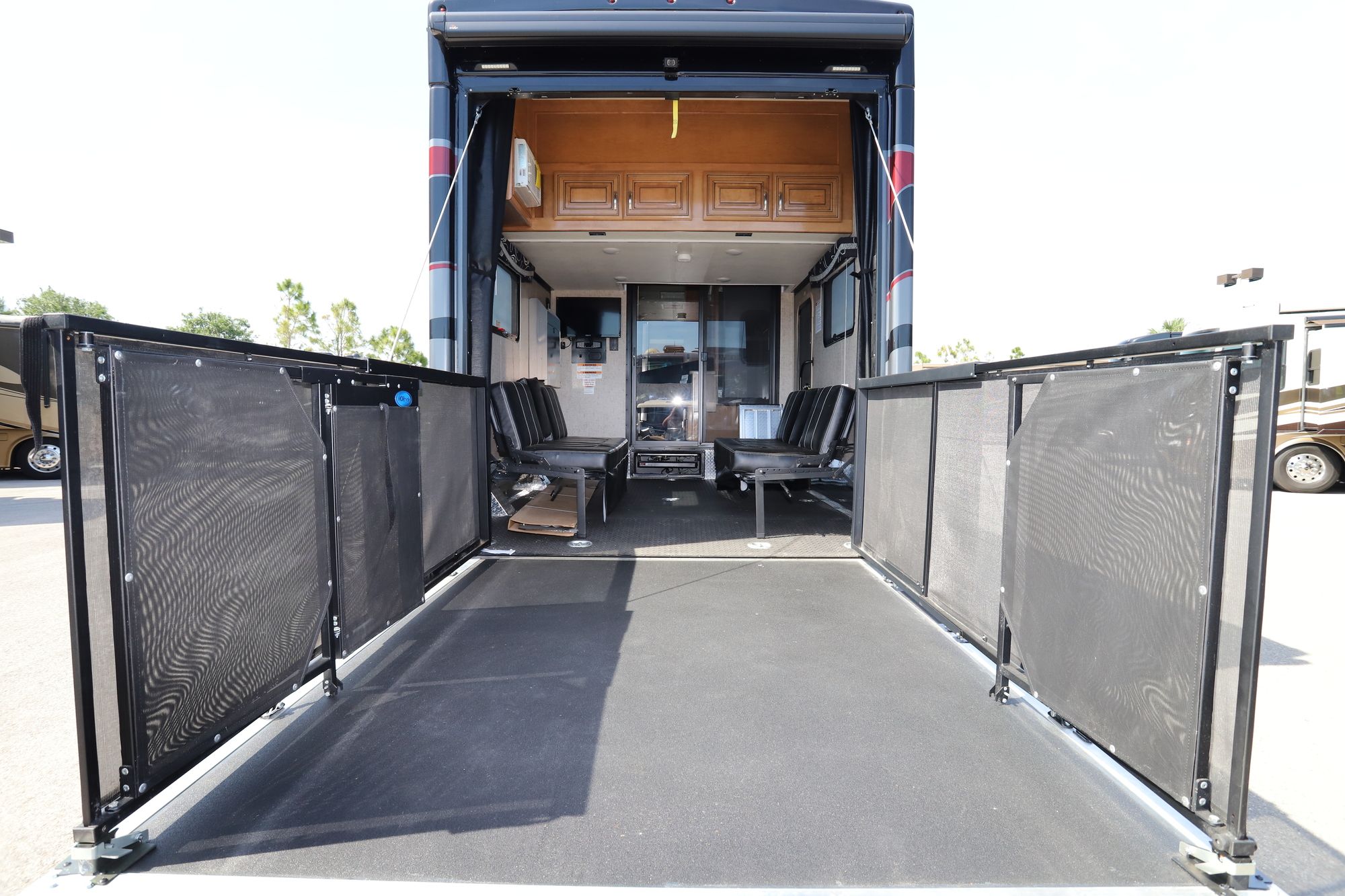 New 2019 Thor Outlaw TOYHAULER Class A  For Sale