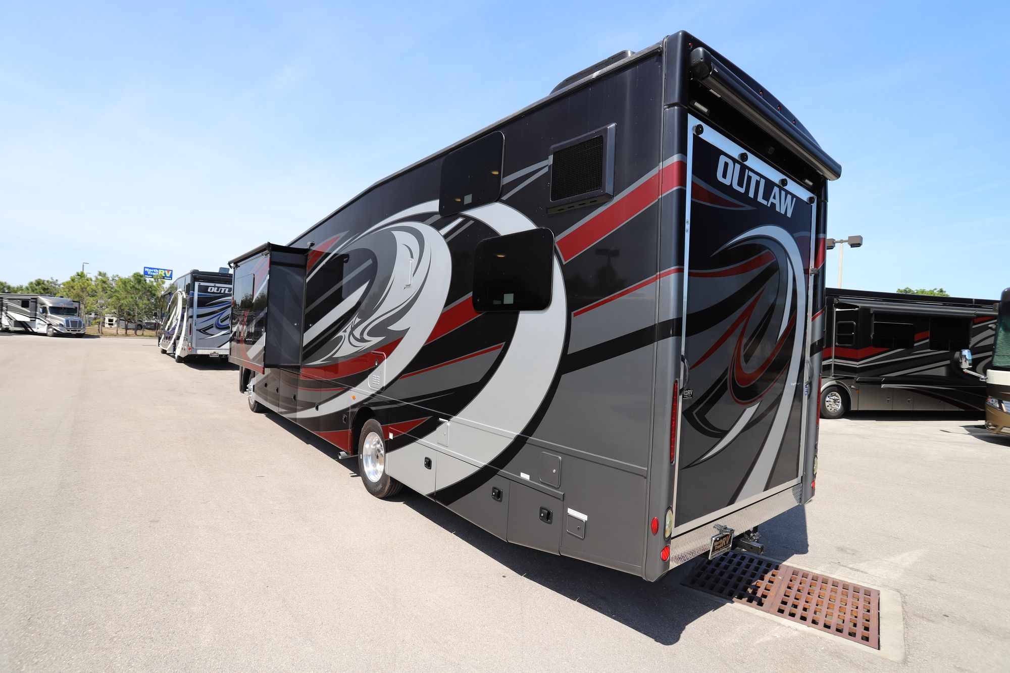 New 2019 Thor Outlaw TOYHAULER Class A  For Sale