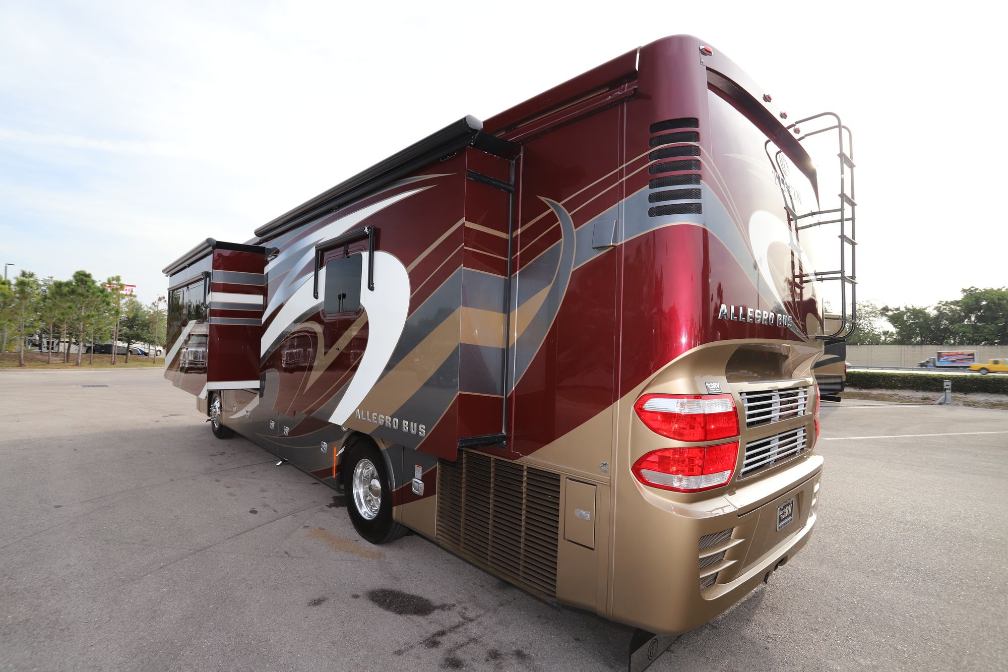 Used 2018 Tiffin Motor Homes Allegro Bus 37AP Class A  For Sale