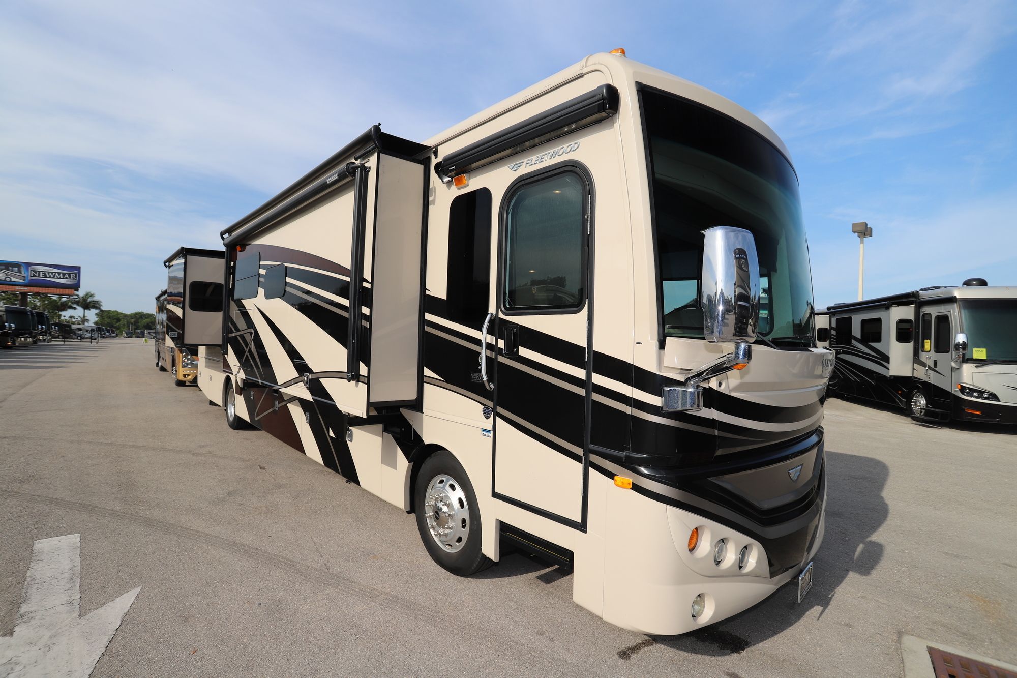 Used 2016 Fleetwood Expedition 40X Class A  For Sale