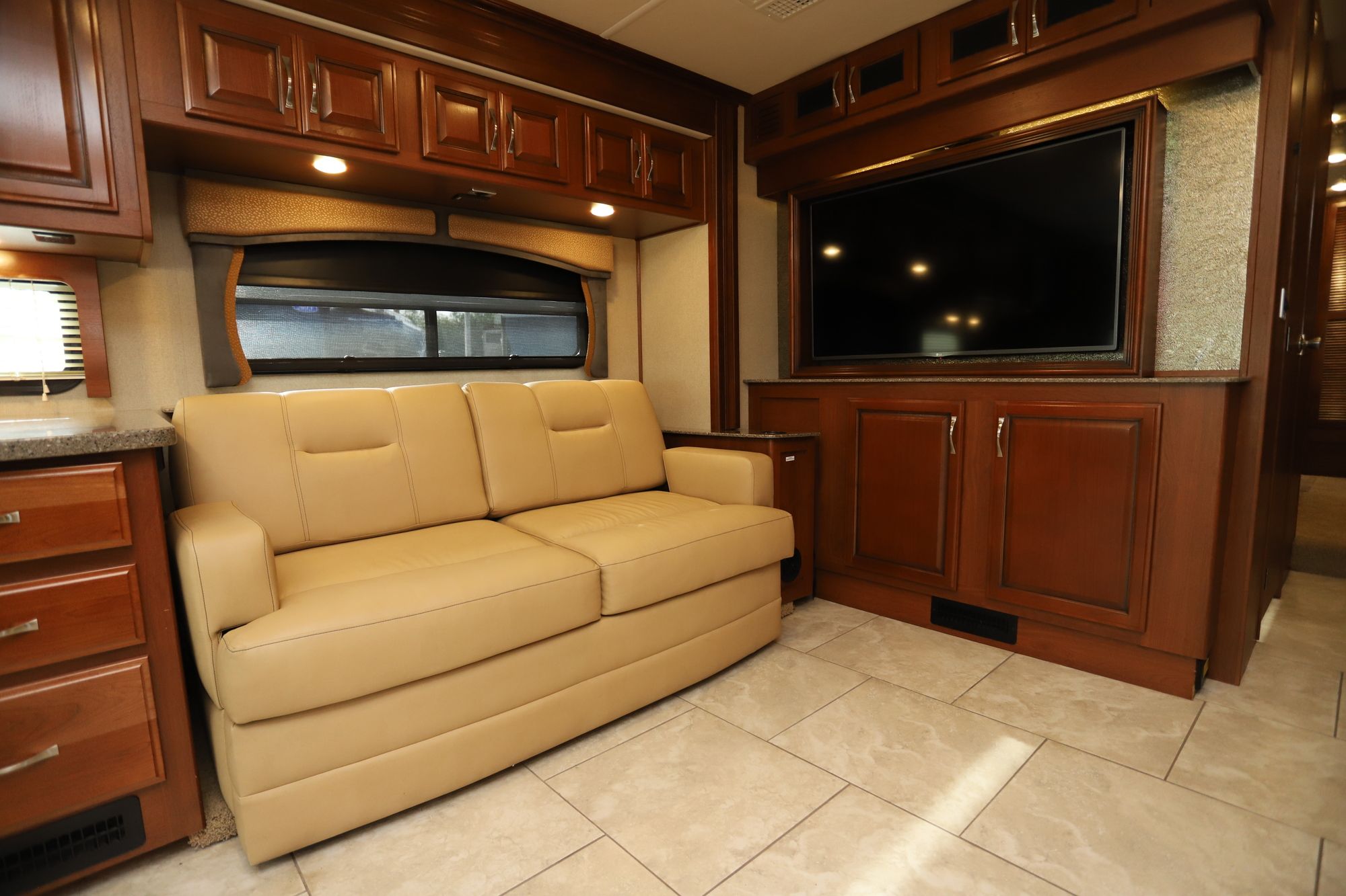 Used 2016 Fleetwood Expedition 40X Class A  For Sale