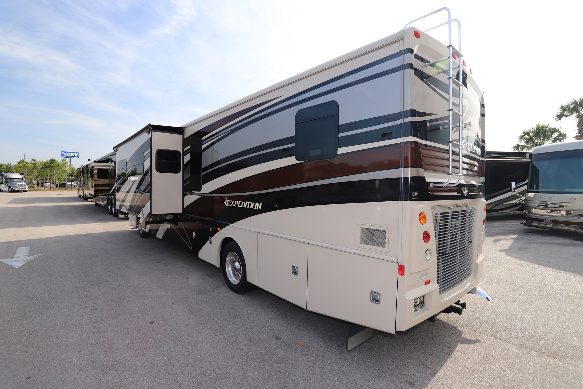 Used 2016 Fleetwood Expedition 40X Class A  For Sale