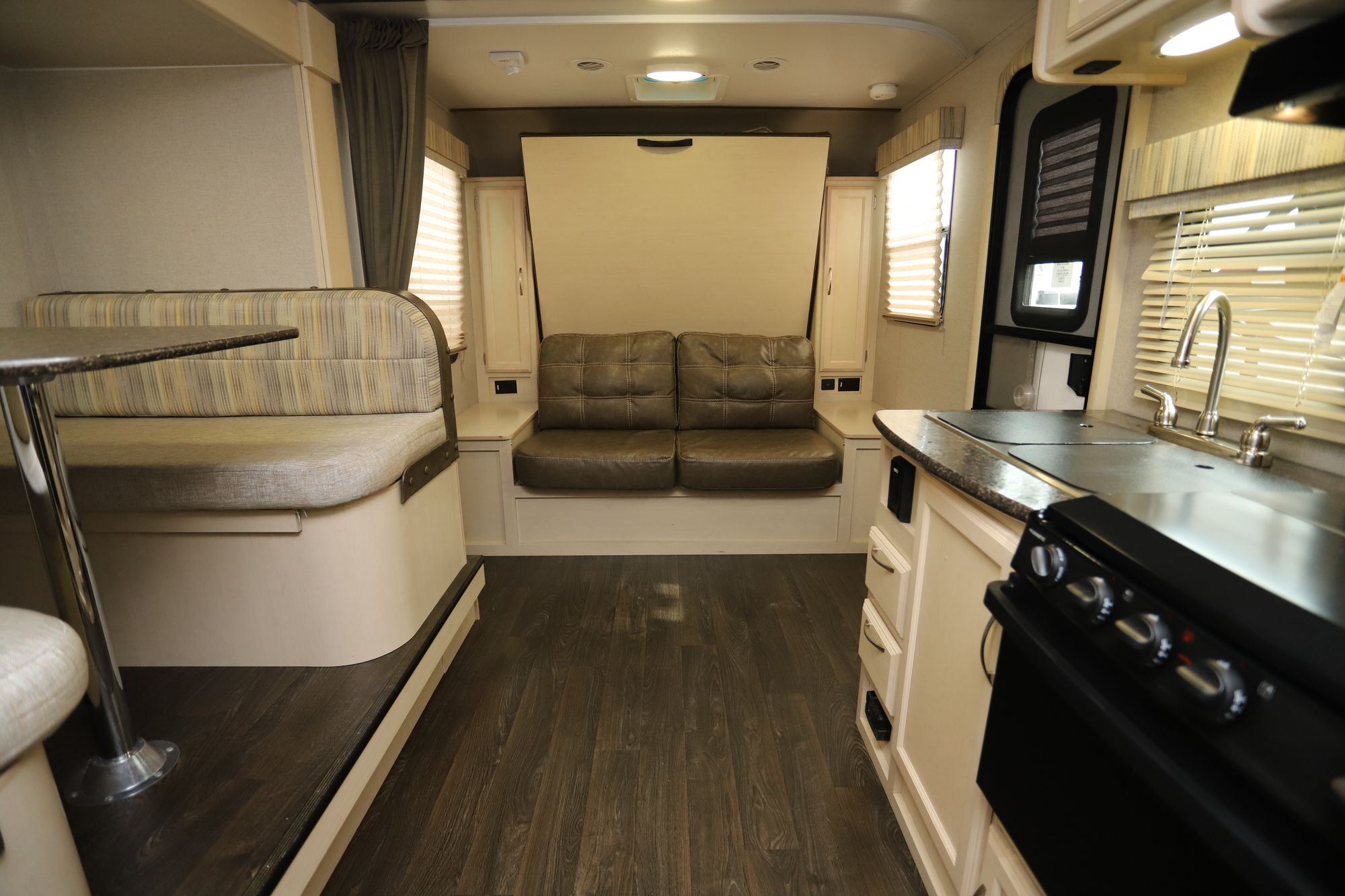 Used 2018 Winnebago Micro Minnie 2108DS Travel Trailer  For Sale