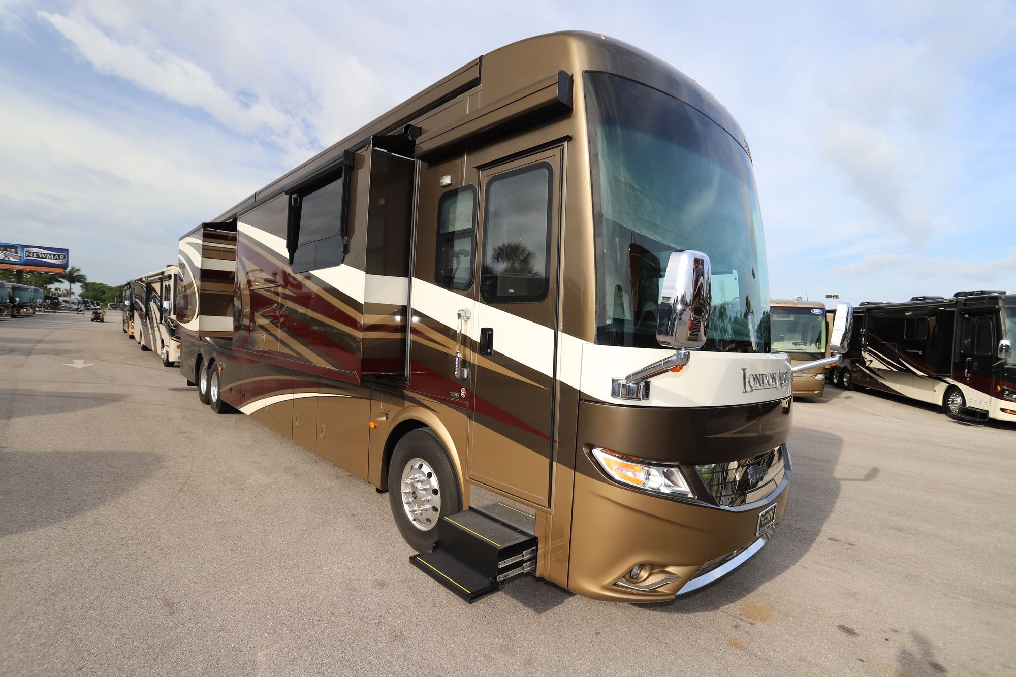 Used 2015 Newmar London Aire 4553 Class A  For Sale