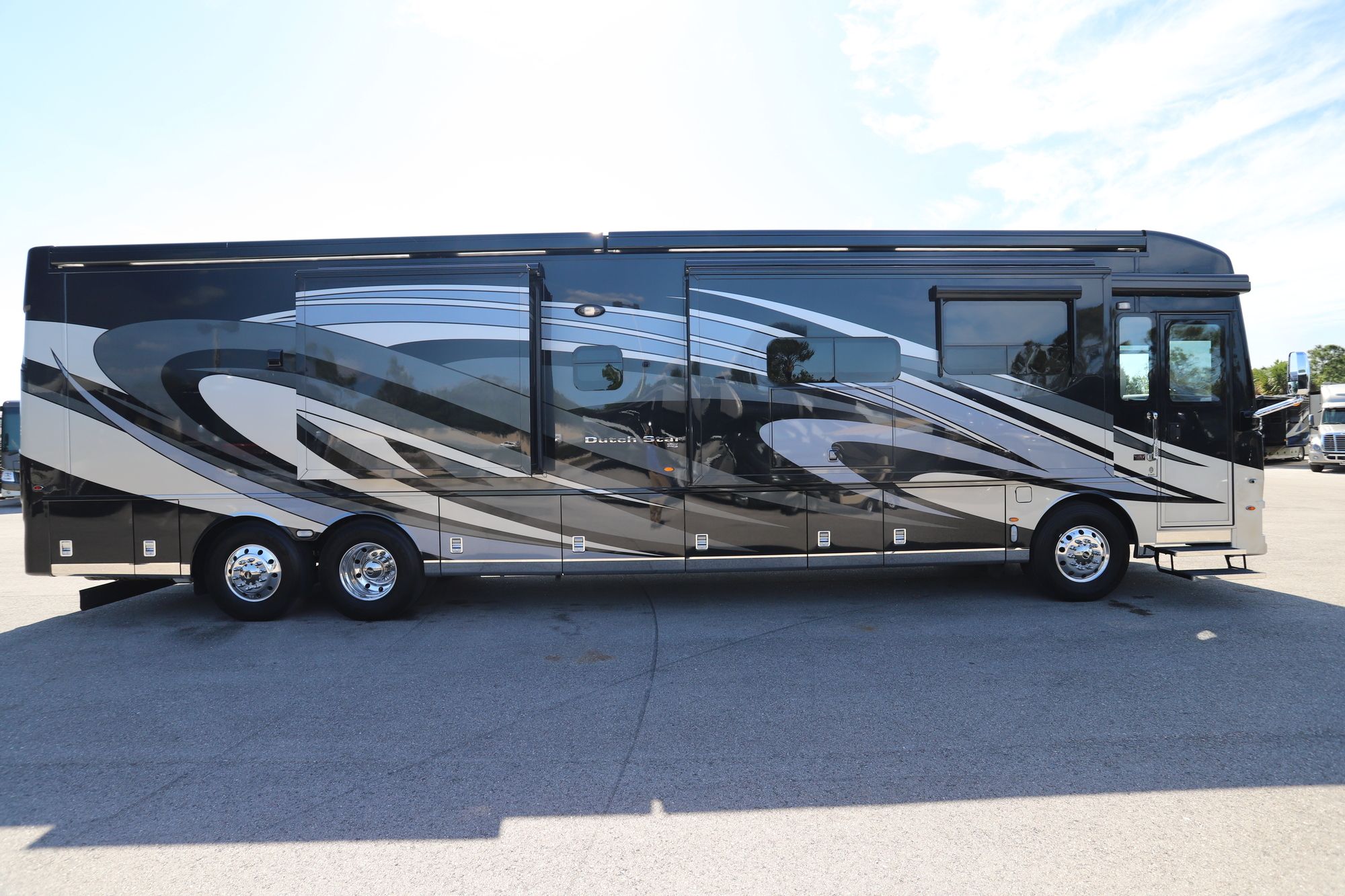 Used 2019 Newmar Dutch Star 4369 Class A  For Sale