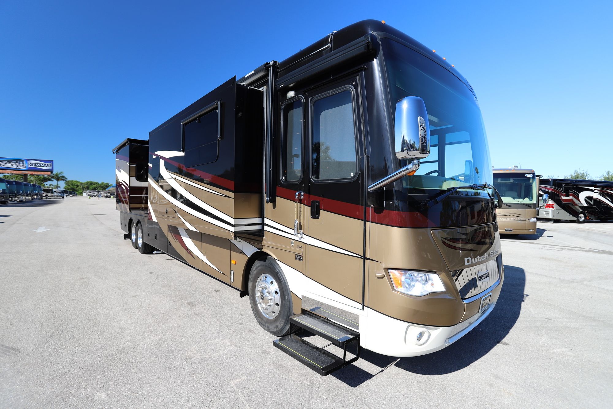 Used 2014 Newmar Dutch Star 4369 Class A  For Sale