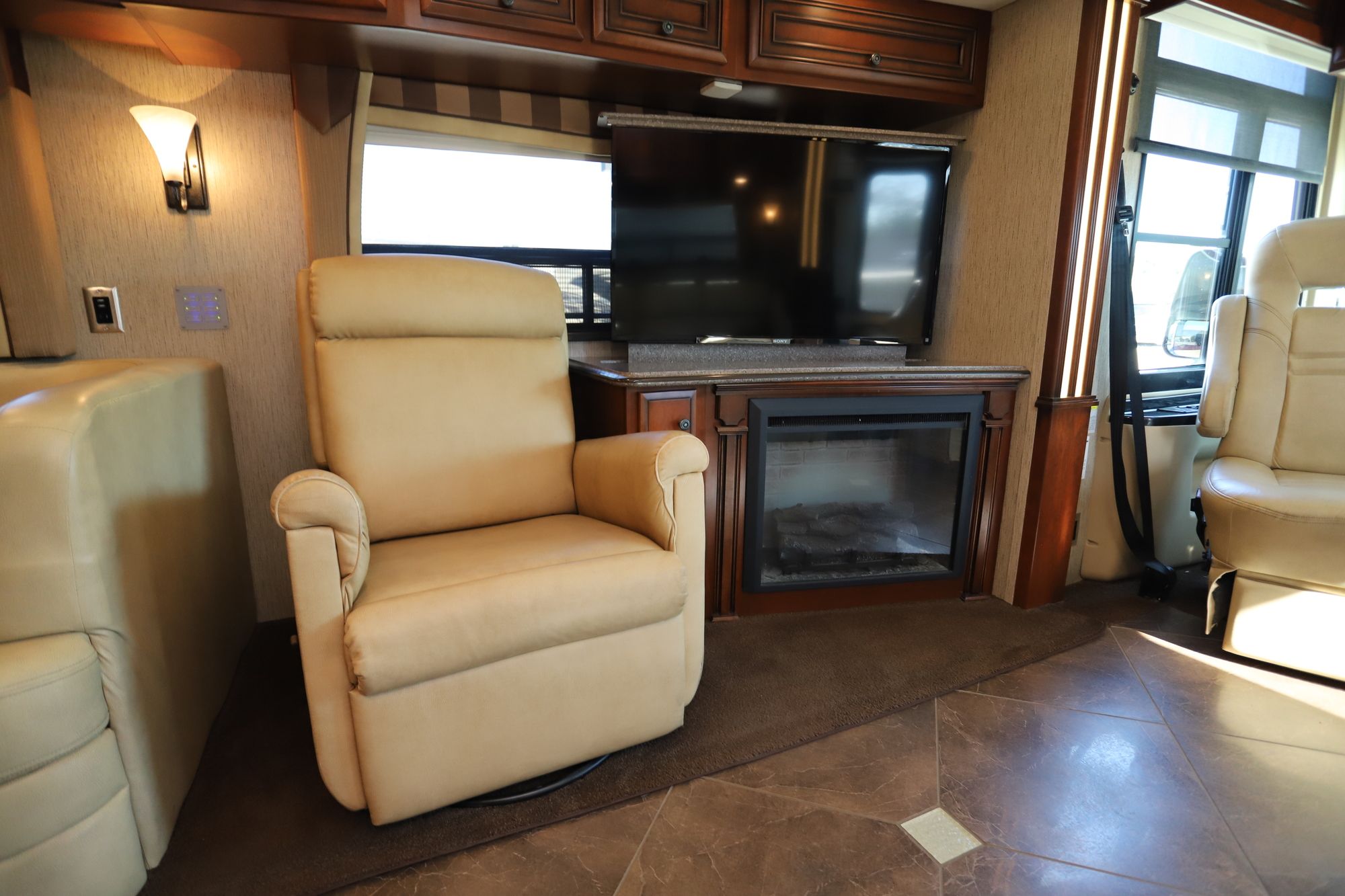 Used 2014 Newmar Dutch Star 4369 Class A  For Sale