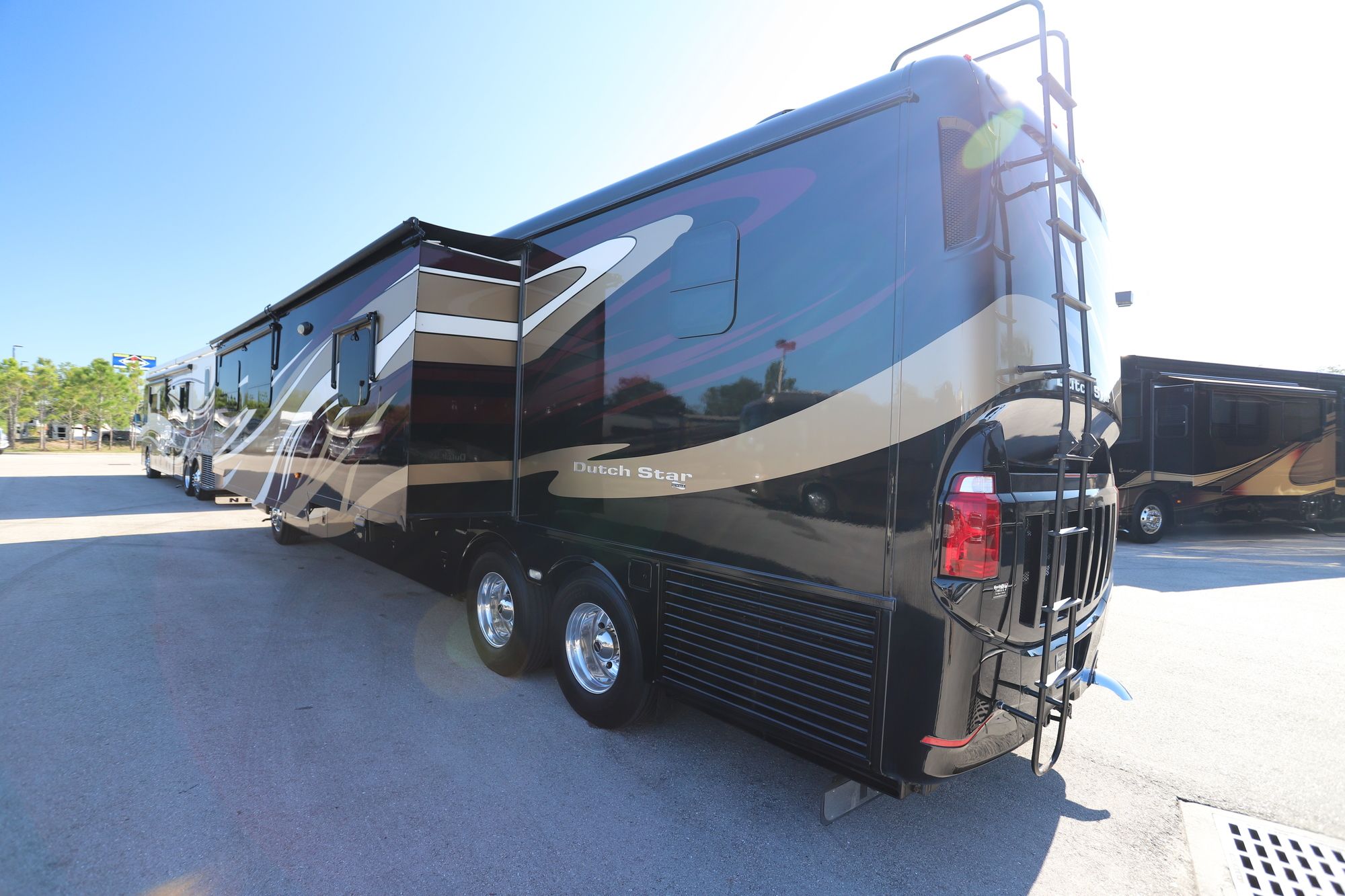 Used 2014 Newmar Dutch Star 4369 Class A  For Sale