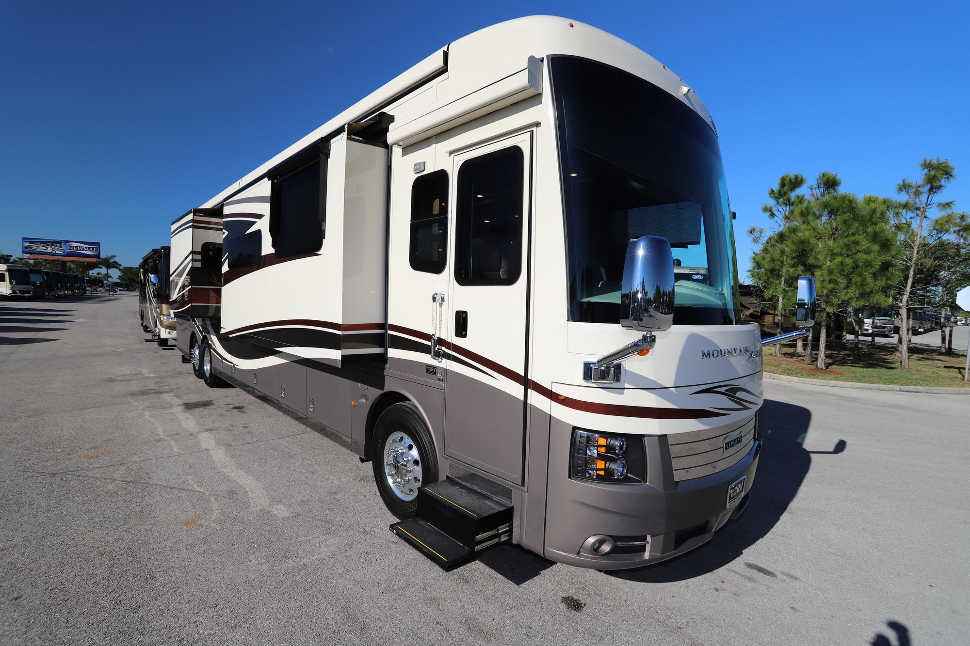 Used 2019 Newmar Mountain Aire 4534 Class A  For Sale