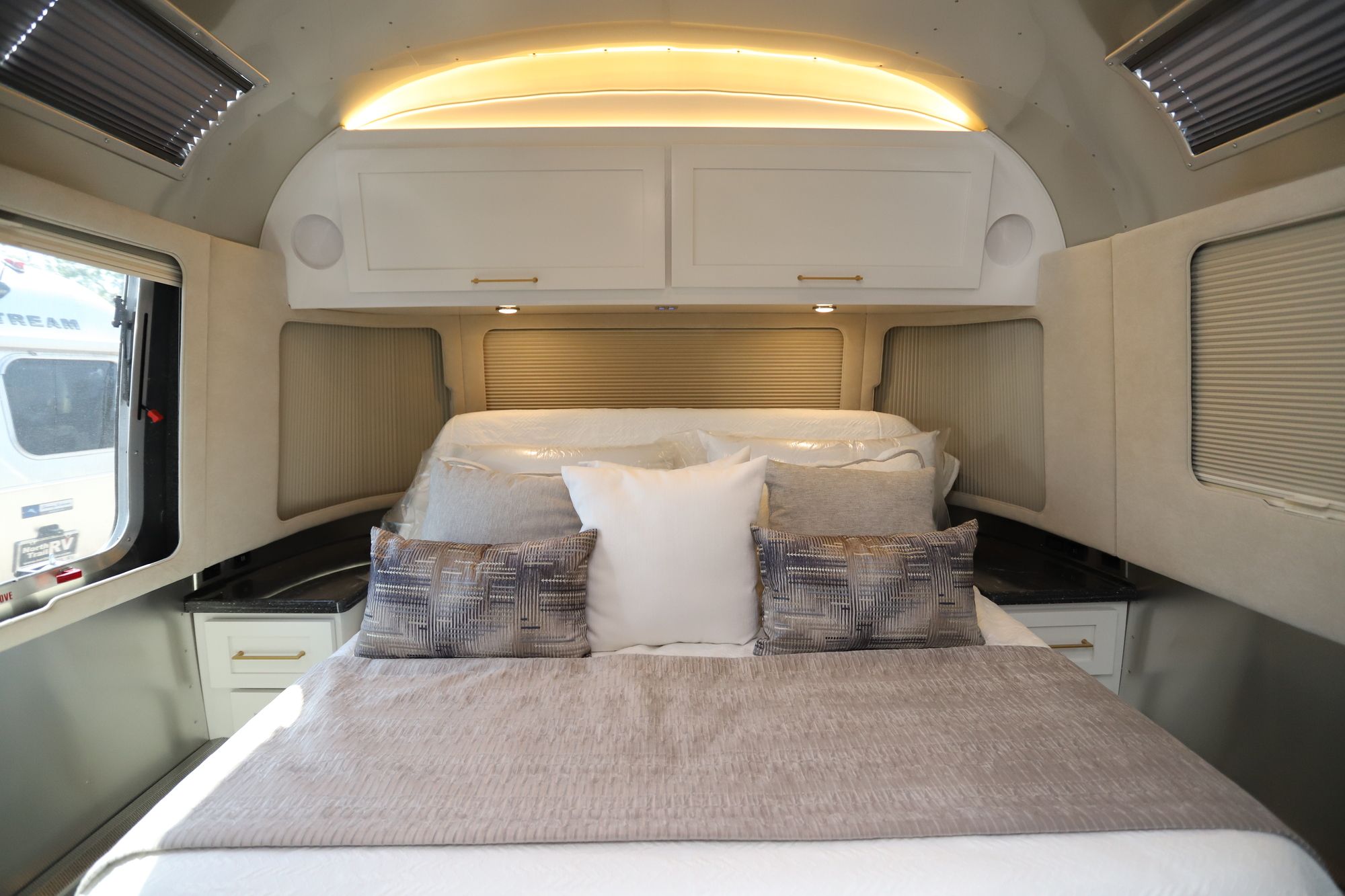 New 2020 Airstream Classic 33FB Travel Trailer  For Sale