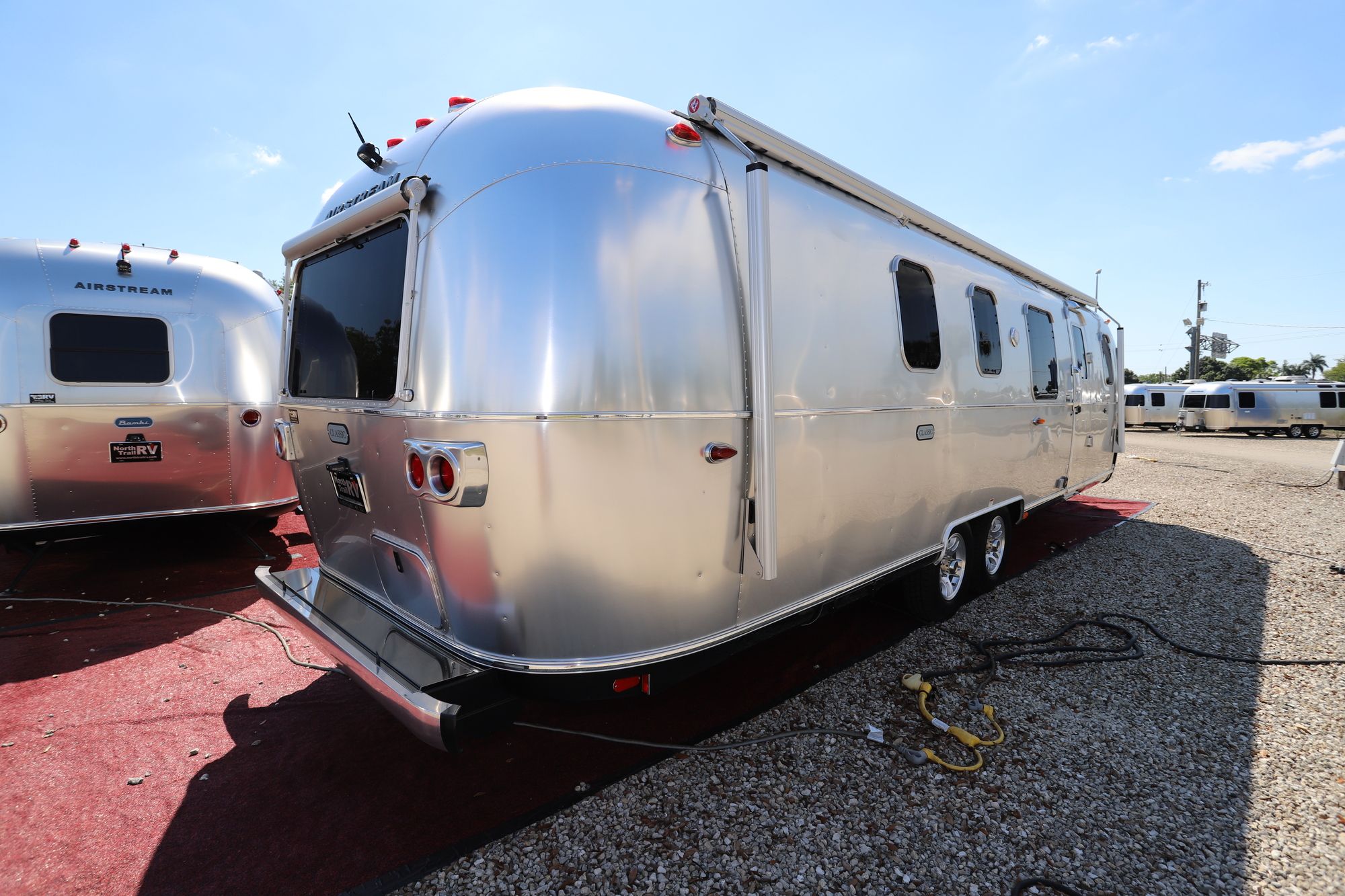 New 2020 Airstream Classic 33FB Travel Trailer  For Sale