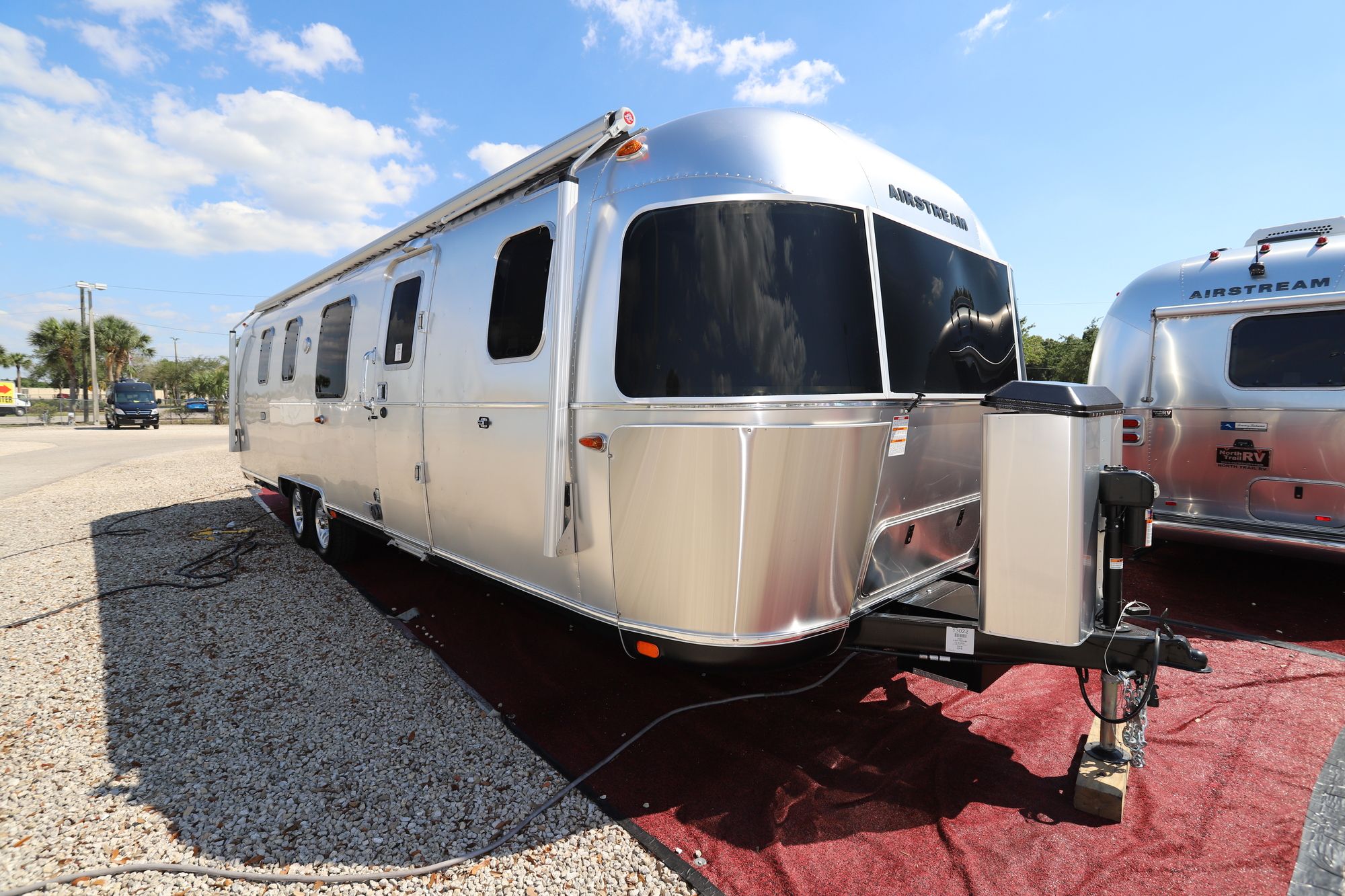 New 2020 Airstream Classic 33FB Travel Trailer  For Sale
