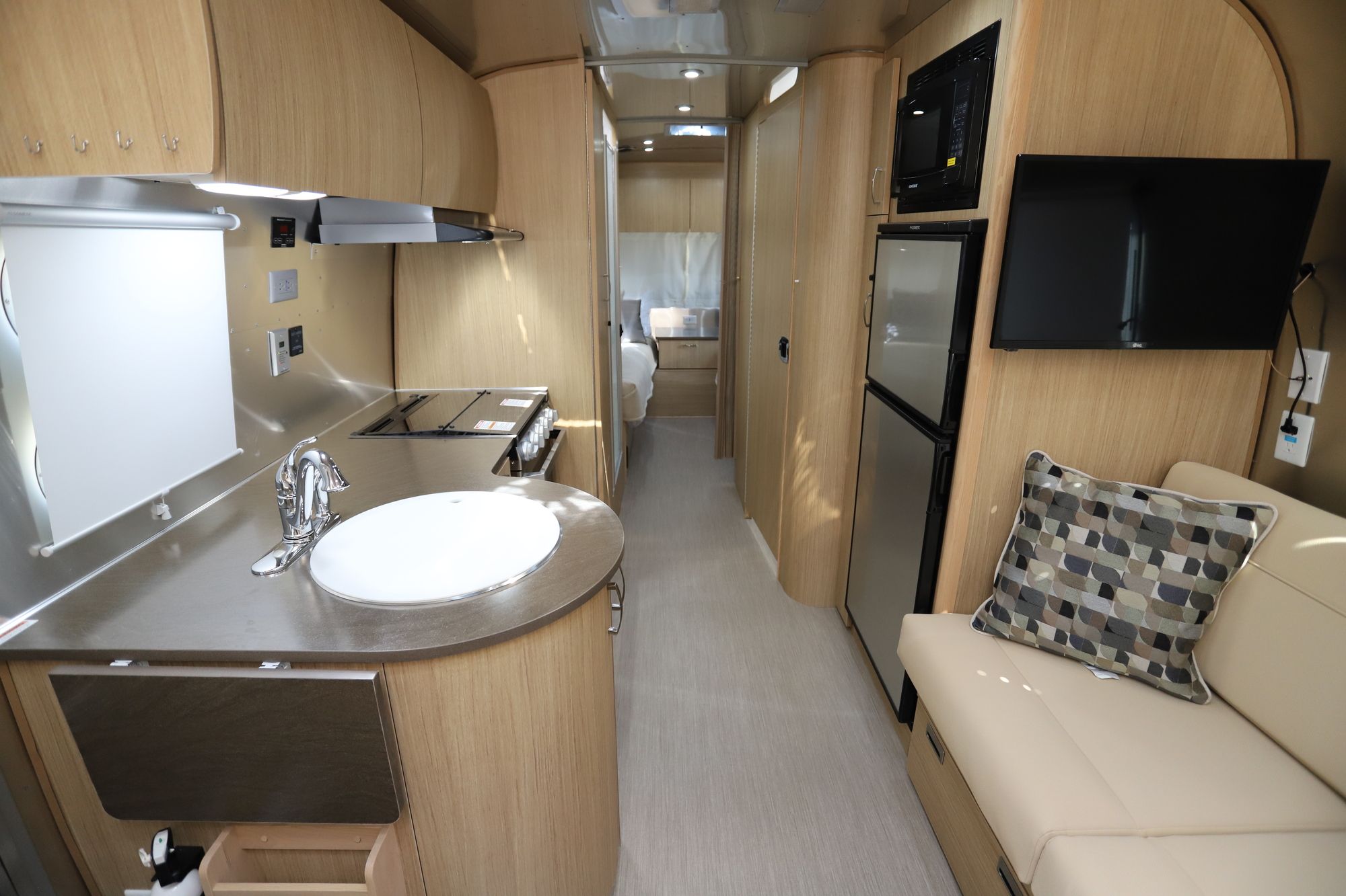 New 2020 Airstream Flying Cloud 25RB Travel Trailer  For Sale