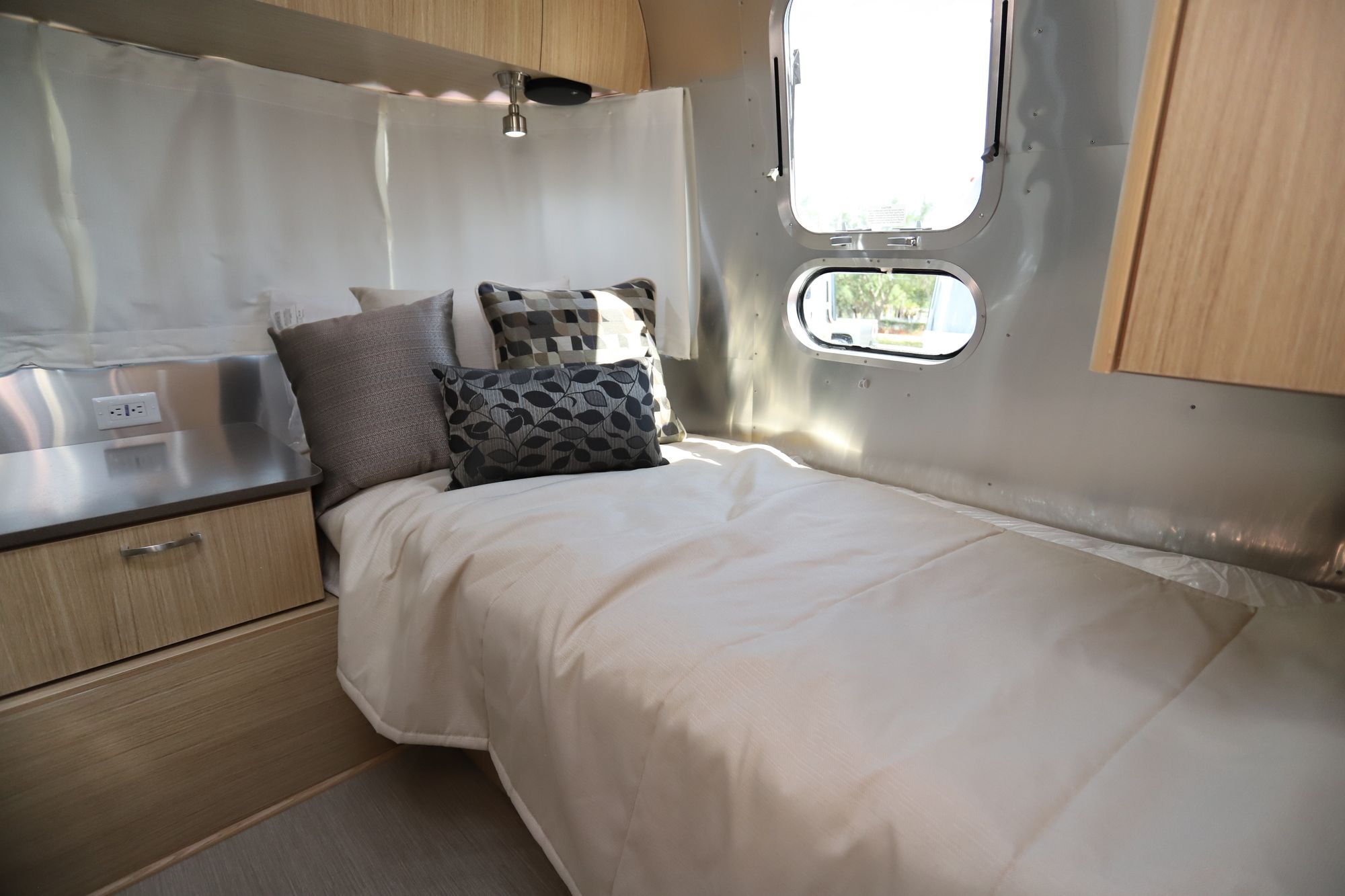 New 2020 Airstream Flying Cloud 25RB Travel Trailer  For Sale