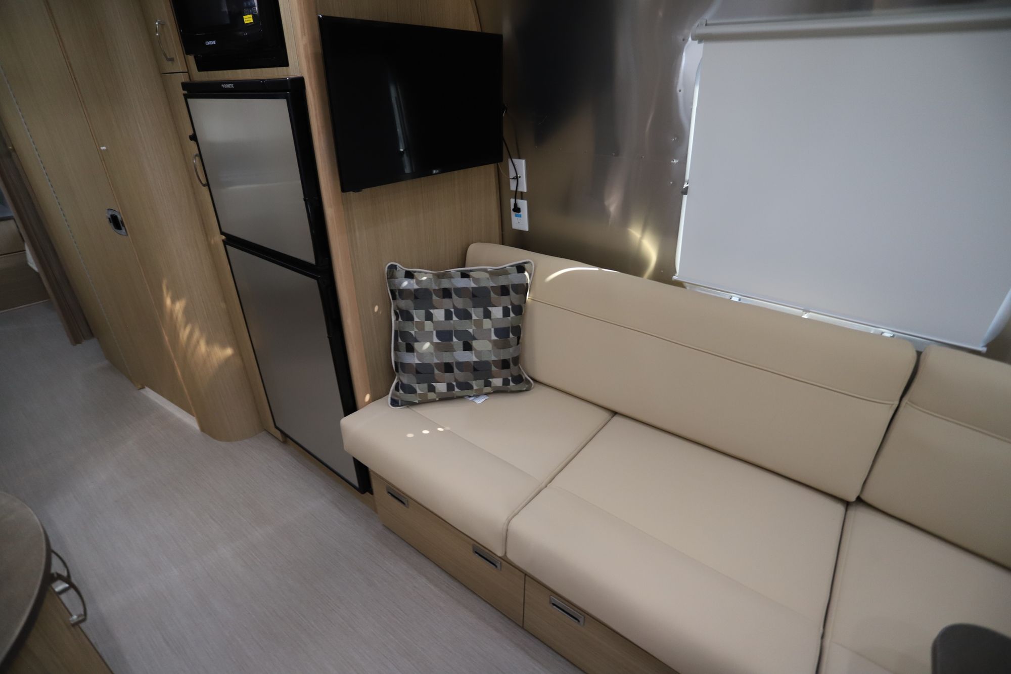 New 2020 Airstream Flying Cloud 25RB Travel Trailer  For Sale