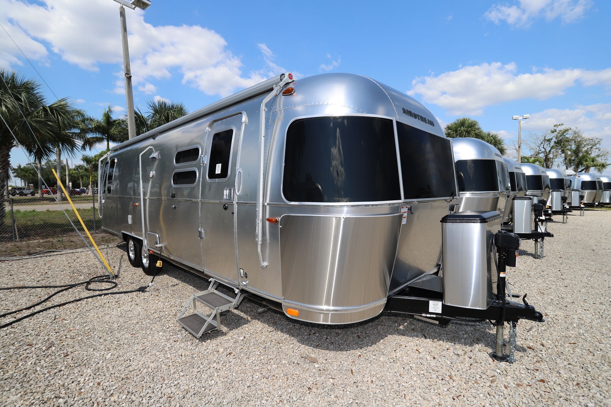 New 2020 Airstream Flying Cloud 30RB Travel Trailer  For Sale