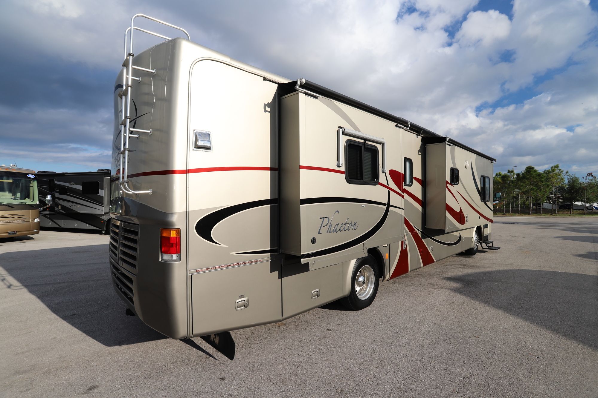 Used 2006 Tiffin Motor Homes Phaeton 40QDH Class A  For Sale