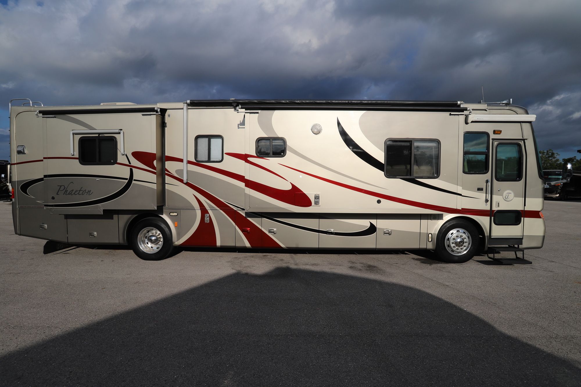 Used 2006 Tiffin Motor Homes Phaeton 40QDH Class A  For Sale