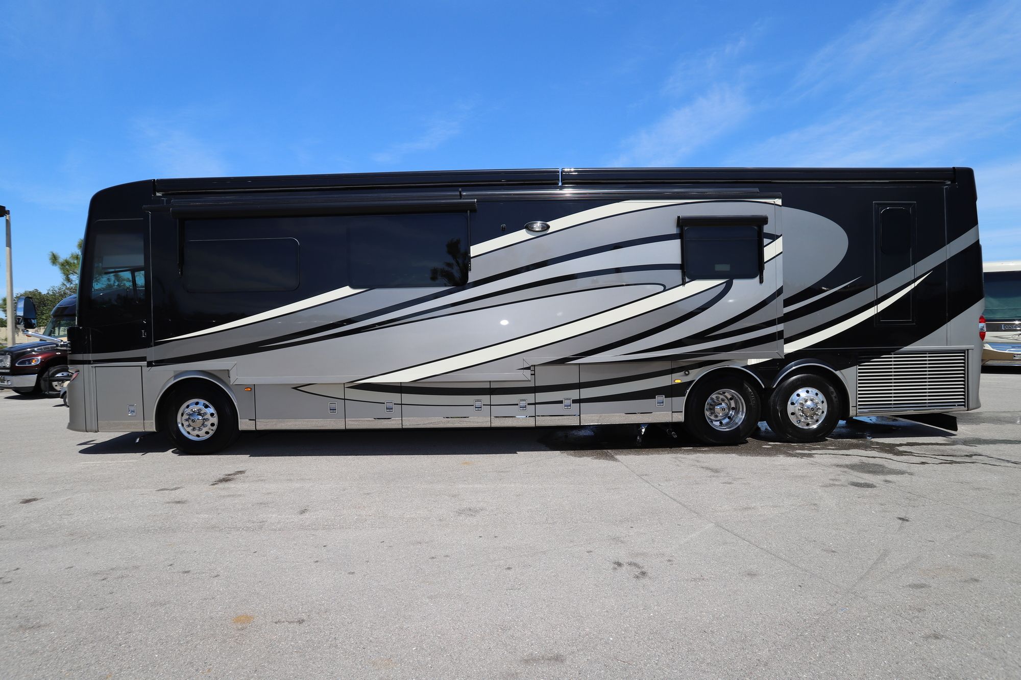 Used 2019 Newmar London Aire 4543 Class A  For Sale