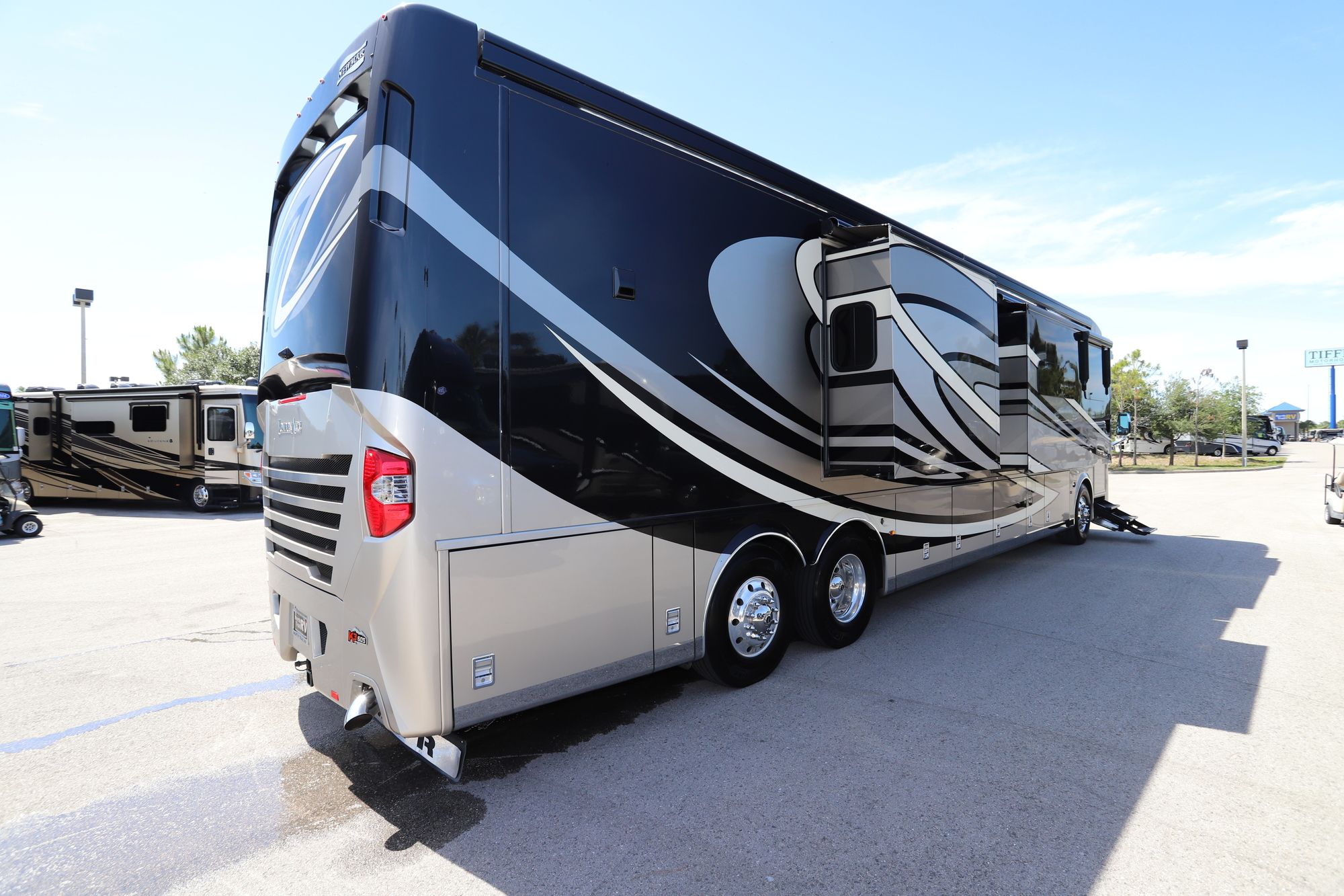 Used 2019 Newmar London Aire 4543 Class A  For Sale