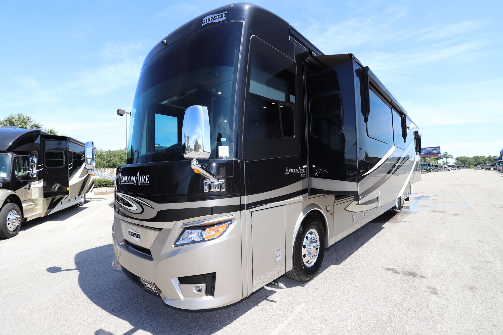 Used 2019 Newmar London Aire 4543 Class A  For Sale