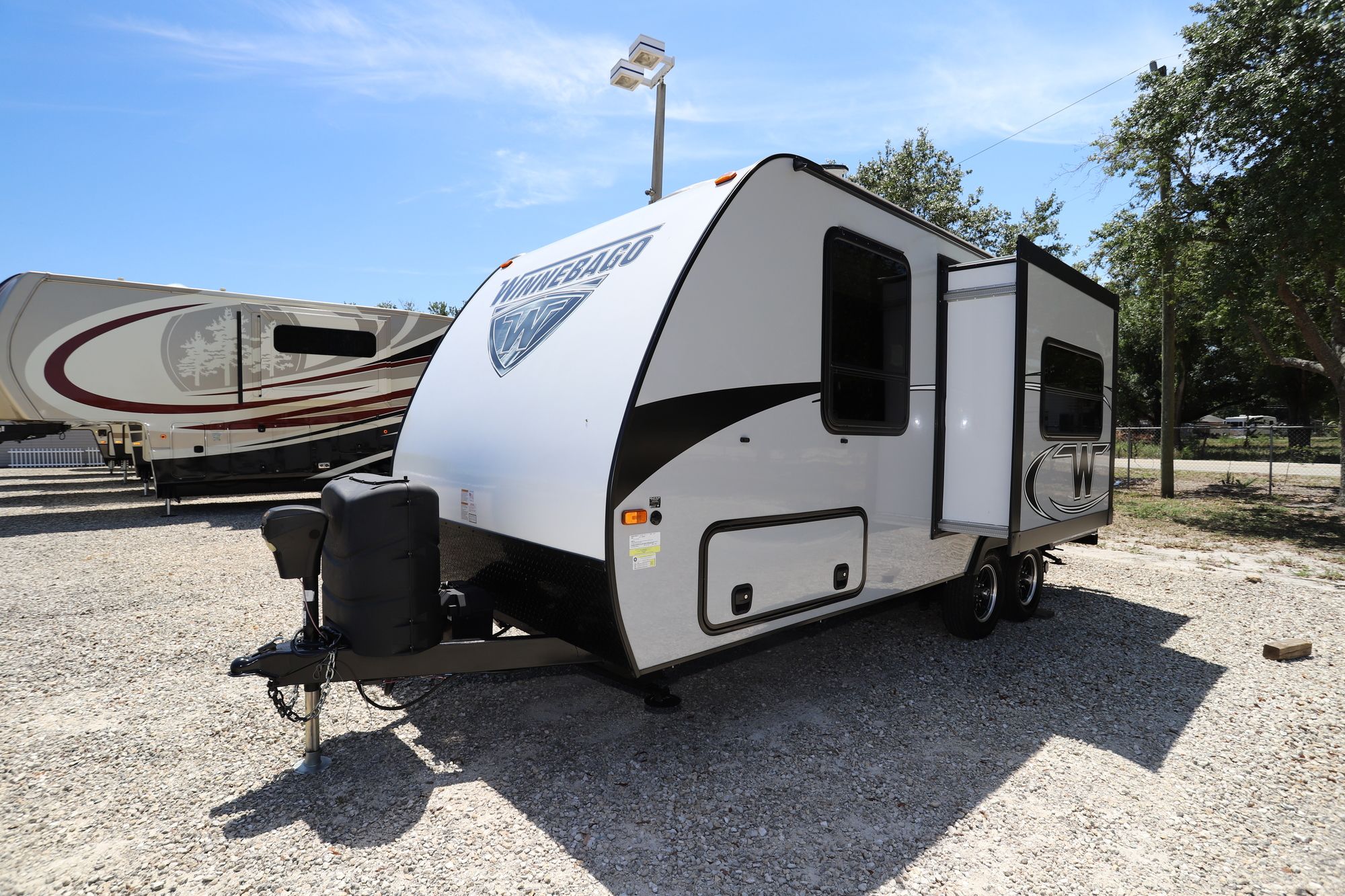 Used 2019 Winnebago Minnie Winnie 2106DS Travel Trailer  For Sale