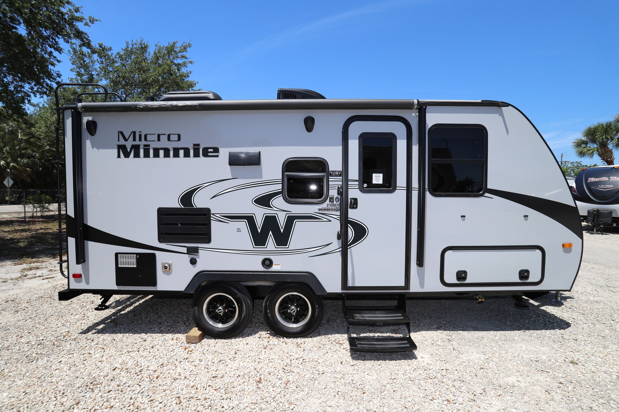 Used 2019 Winnebago Minnie Winnie 2106DS Travel Trailer  For Sale