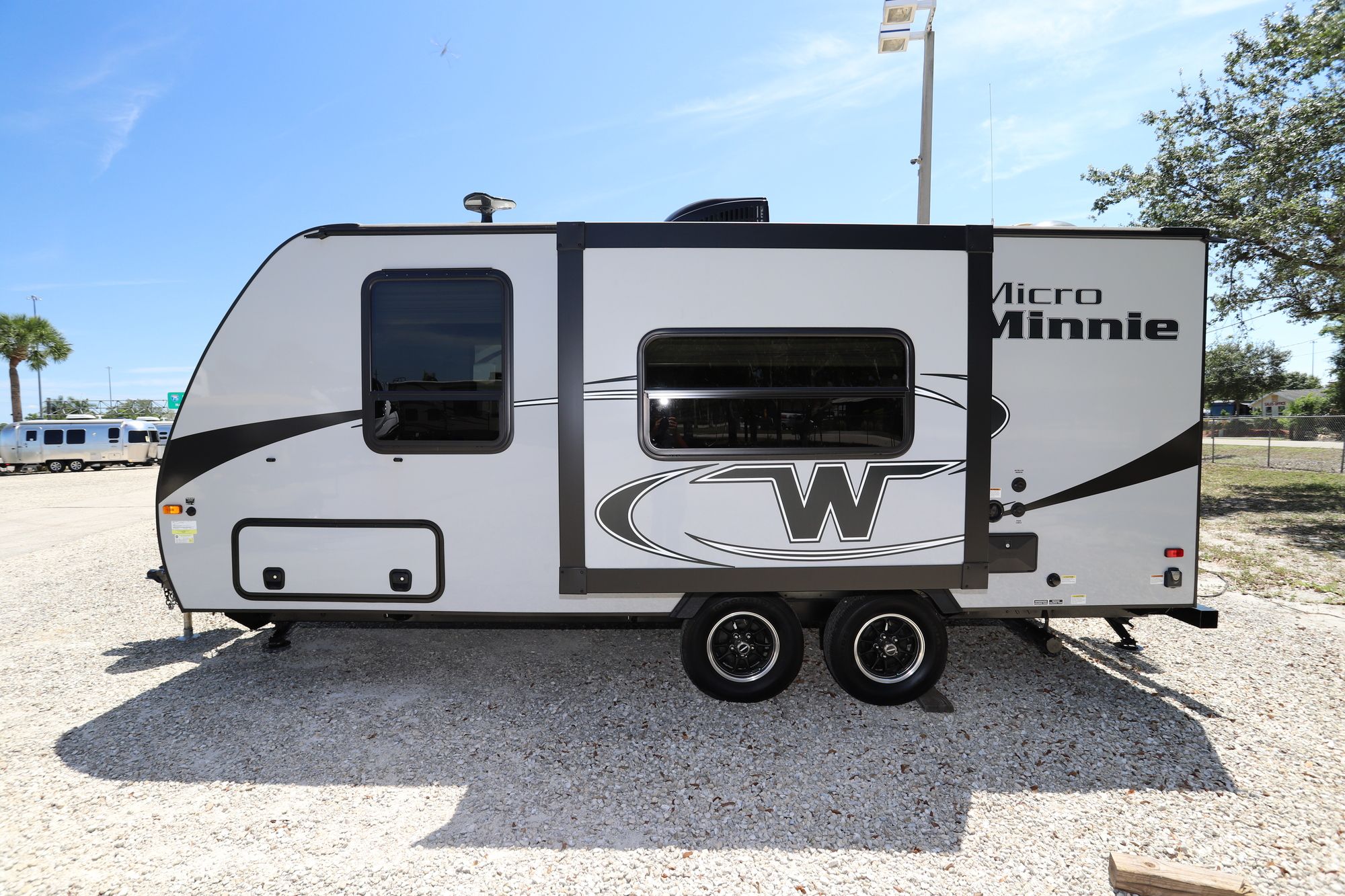 19 ft winnebago travel trailer