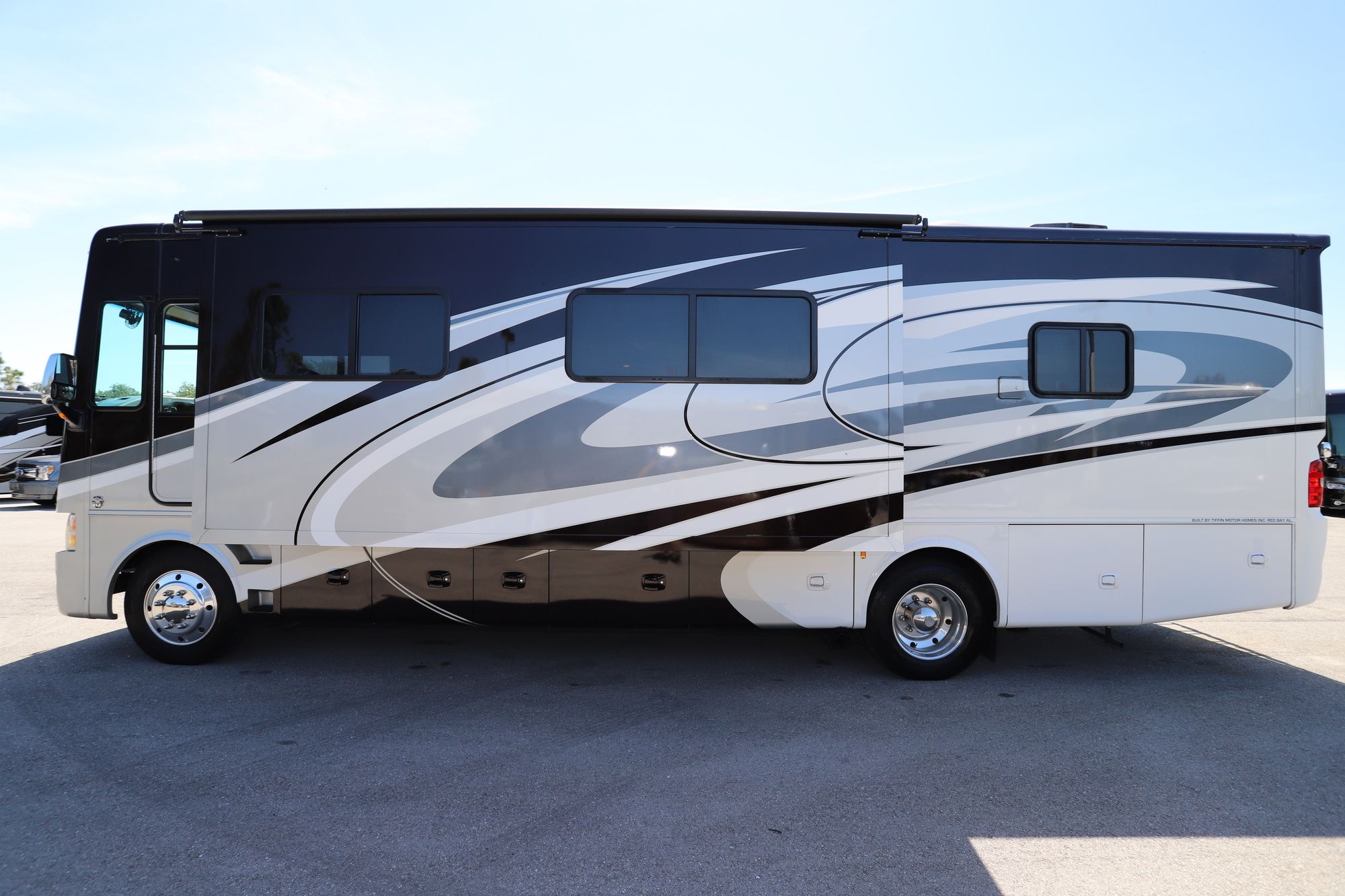 Used 2016 Tiffin Motor Homes Allegro 32SA Class A  For Sale