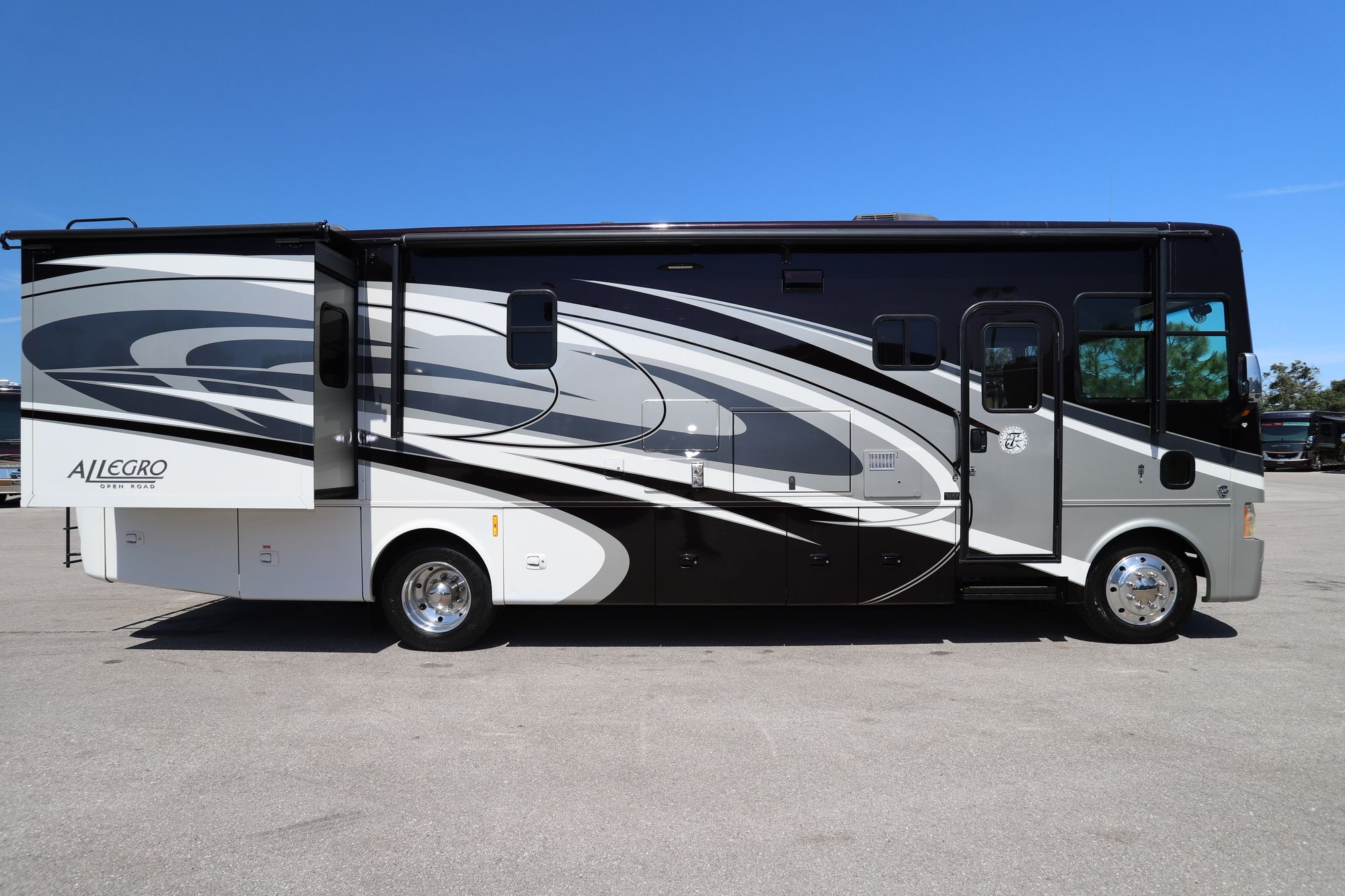 Used 2016 Tiffin Motor Homes Allegro 32SA Class A  For Sale