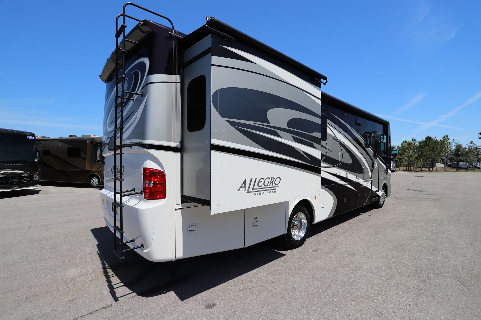 Used 2016 Tiffin Motor Homes Allegro 32SA Class A  For Sale