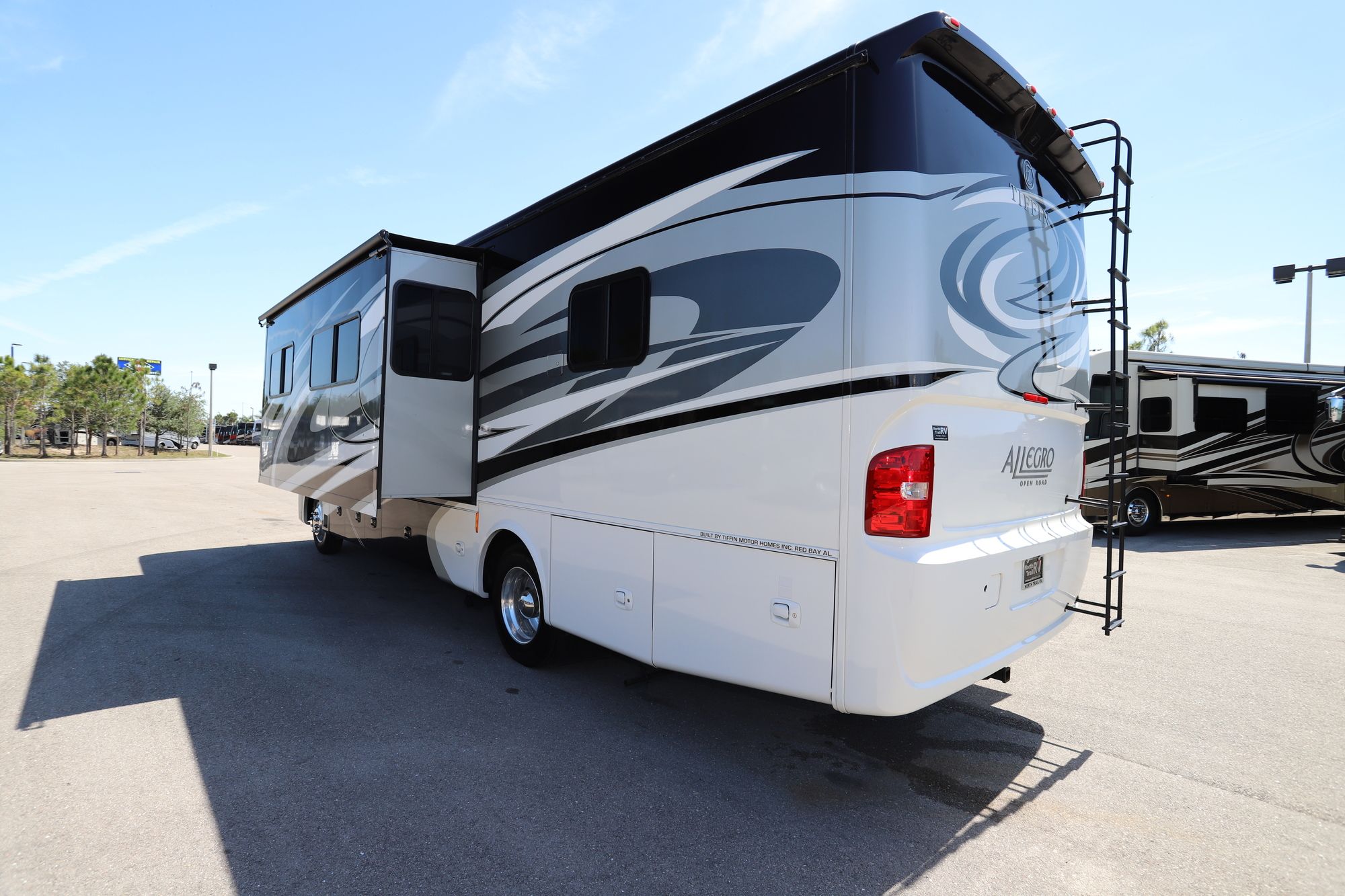 Used 2016 Tiffin Motor Homes Allegro 32SA Class A  For Sale