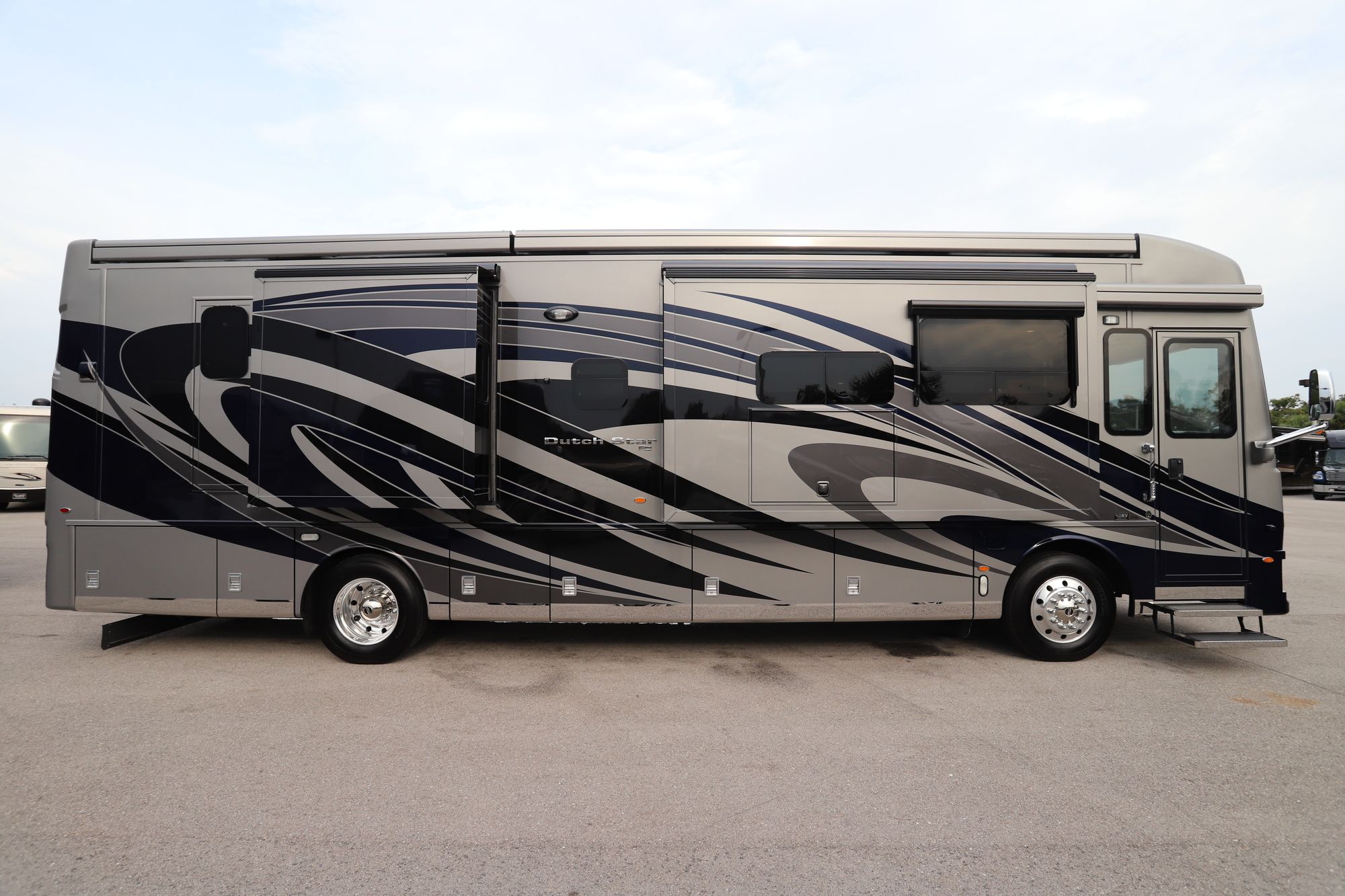 Used 2019 Newmar Dutch Star 3736 Class A  For Sale