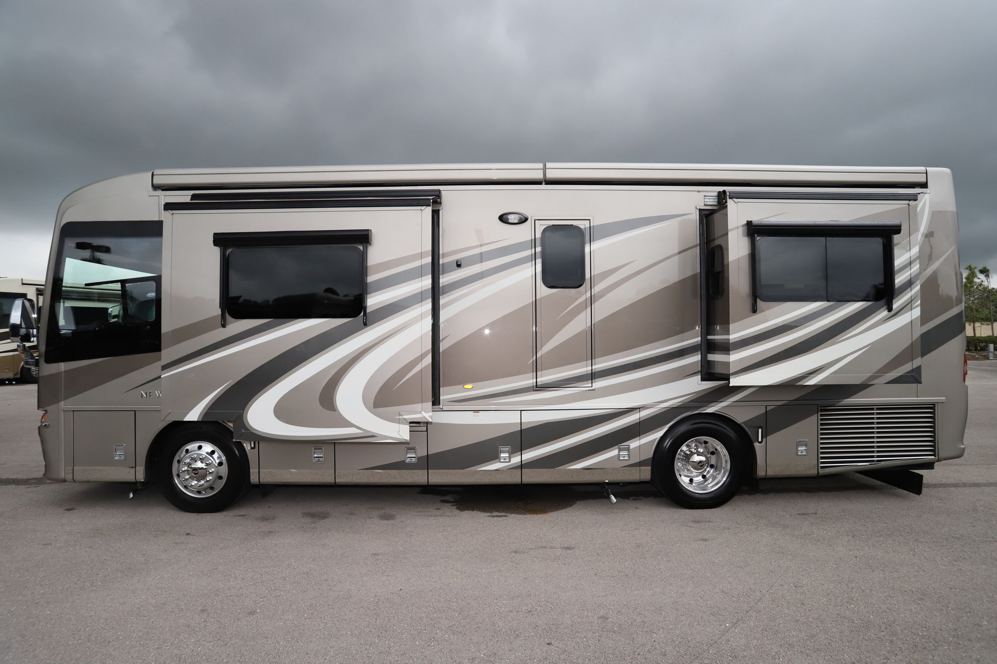 Used 2019 Newmar New Aire 3343 Class A  For Sale