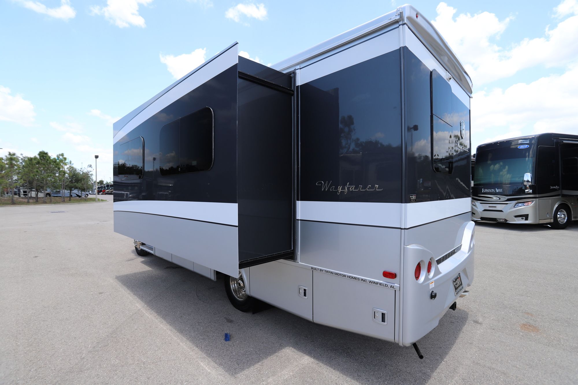 New 2020 Tiffin Motor Homes Wayfarer 25RW Class C  For Sale