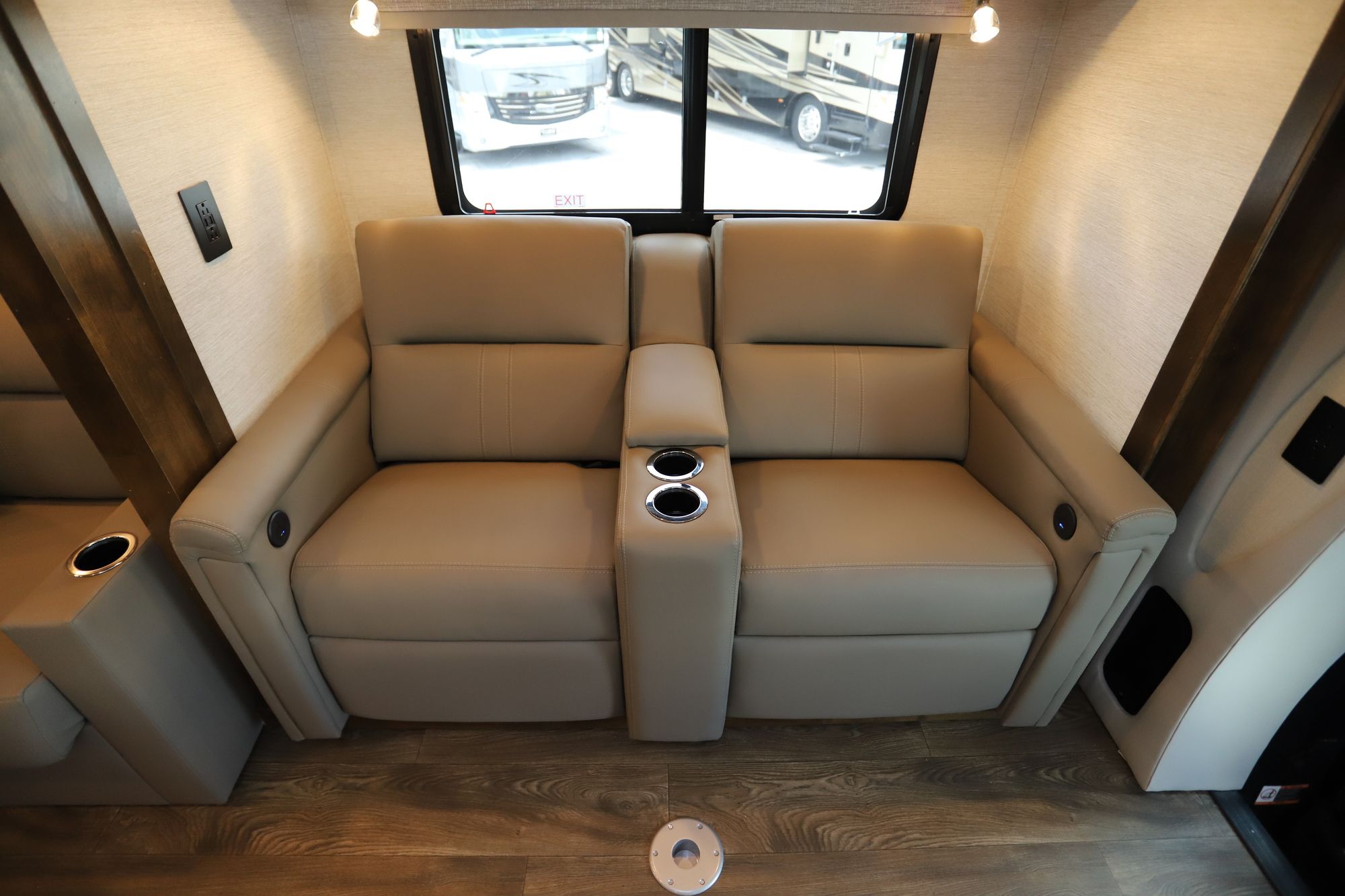 New 2020 Tiffin Motor Homes Wayfarer 25RW Class C  For Sale