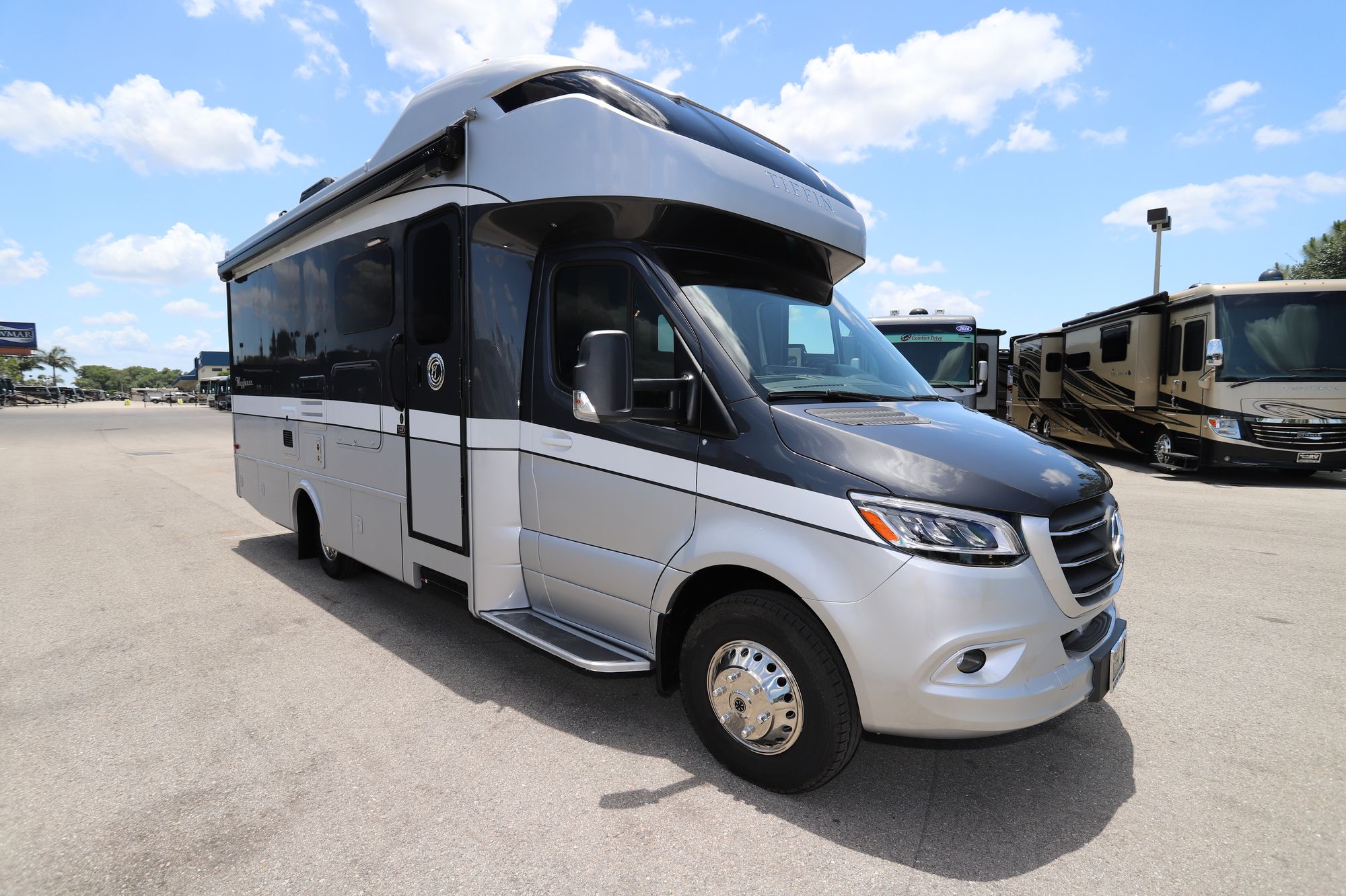 New 2020 Tiffin Motor Homes Wayfarer 25RW Class C  For Sale