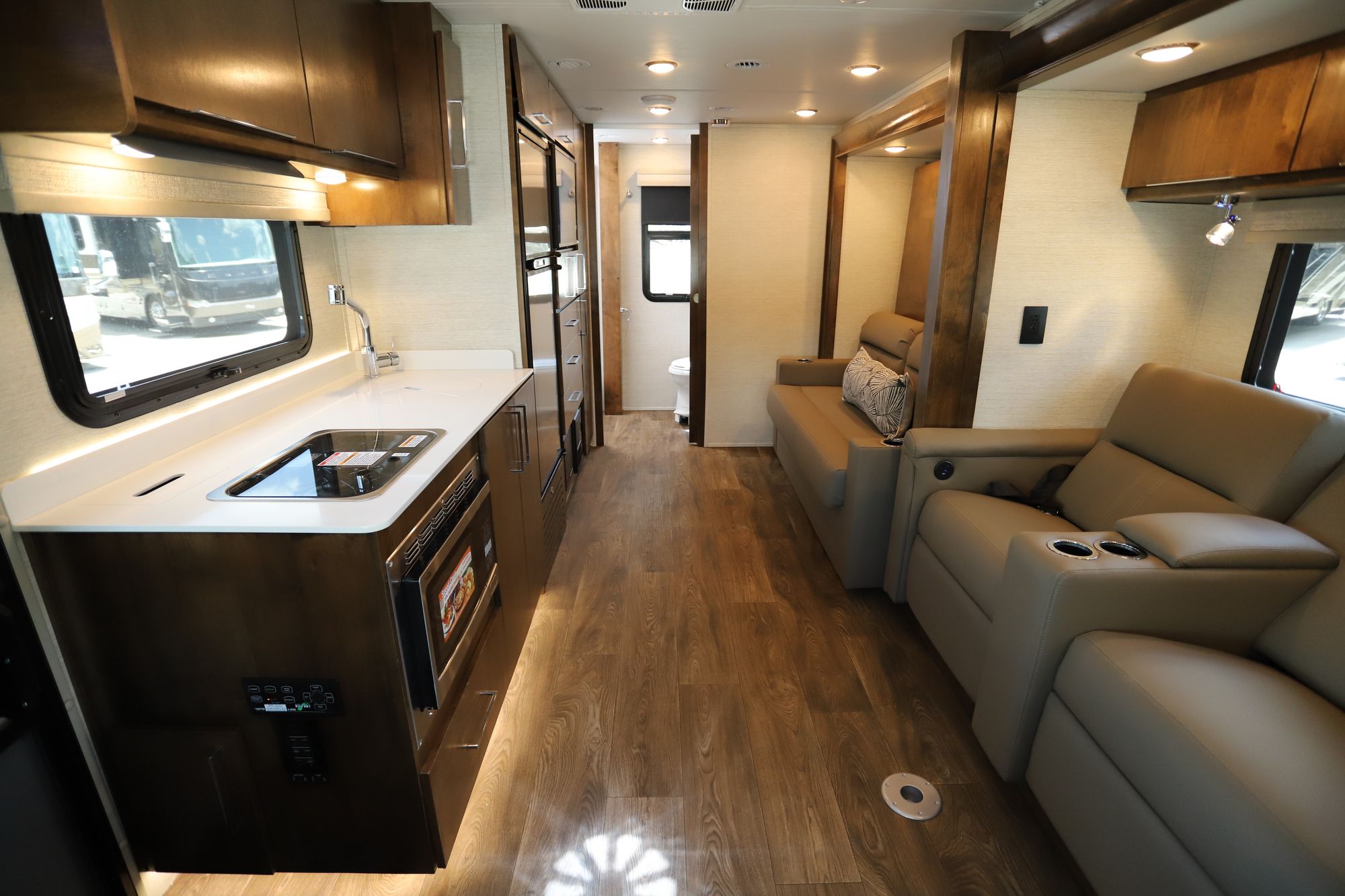 New 2020 Tiffin Motor Homes Wayfarer 25RW Class C  For Sale