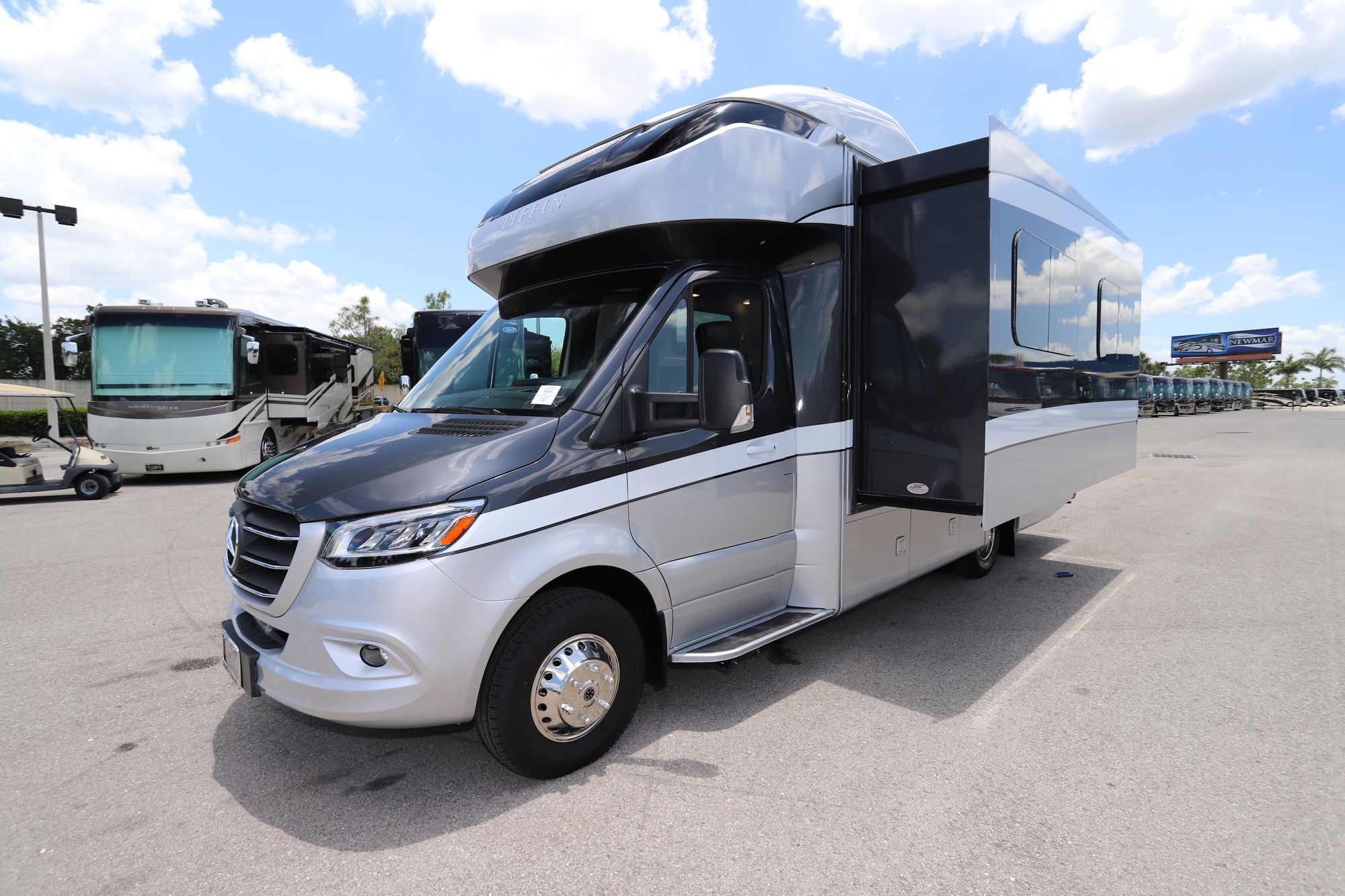 New 2020 Tiffin Motor Homes Wayfarer 25RW Class C  For Sale