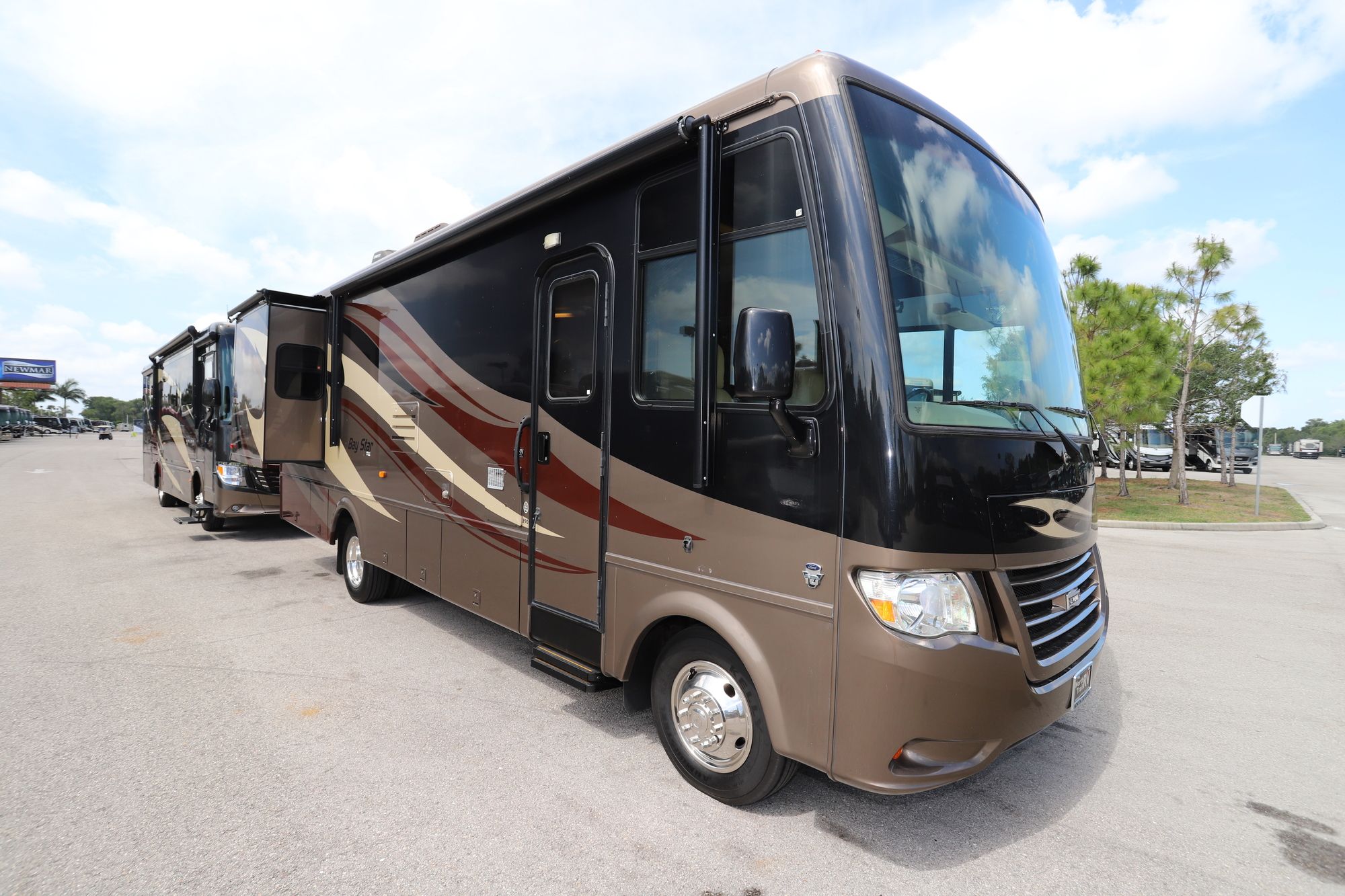 Used 2013 Newmar Bay Star 2901 Class A  For Sale