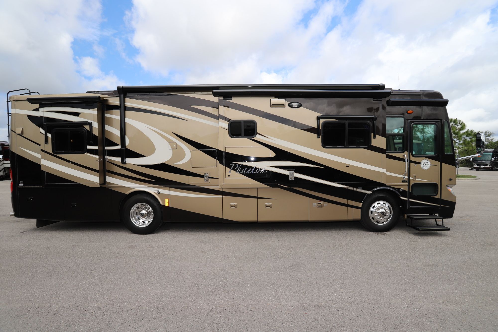 Used 2011 Tiffin Motor Homes Phaeton 36QSH Class A  For Sale