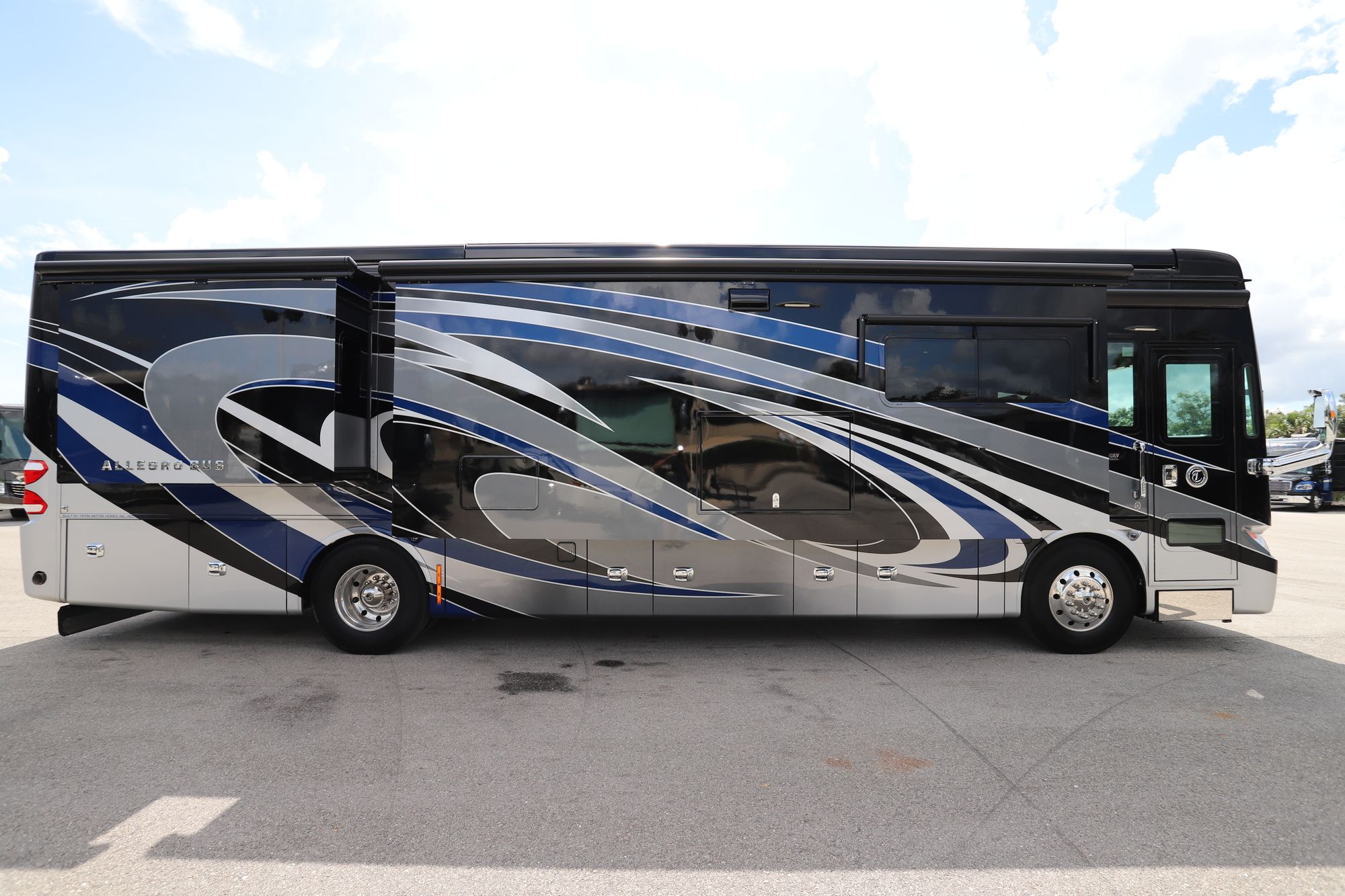 Used 2018 Tiffin Motor Homes Allegro Bus 37AP Class A  For Sale