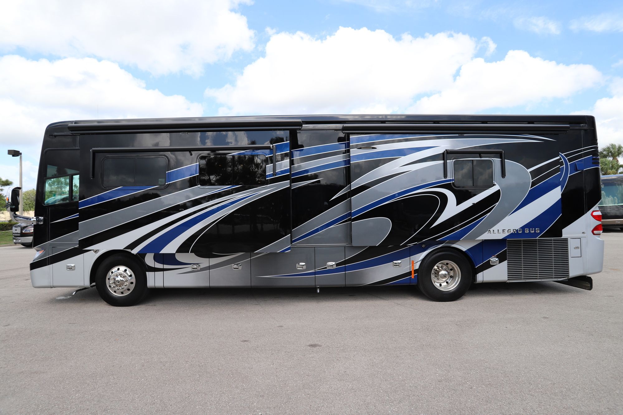 Used 2018 Tiffin Motor Homes Allegro Bus 37AP Class A  For Sale