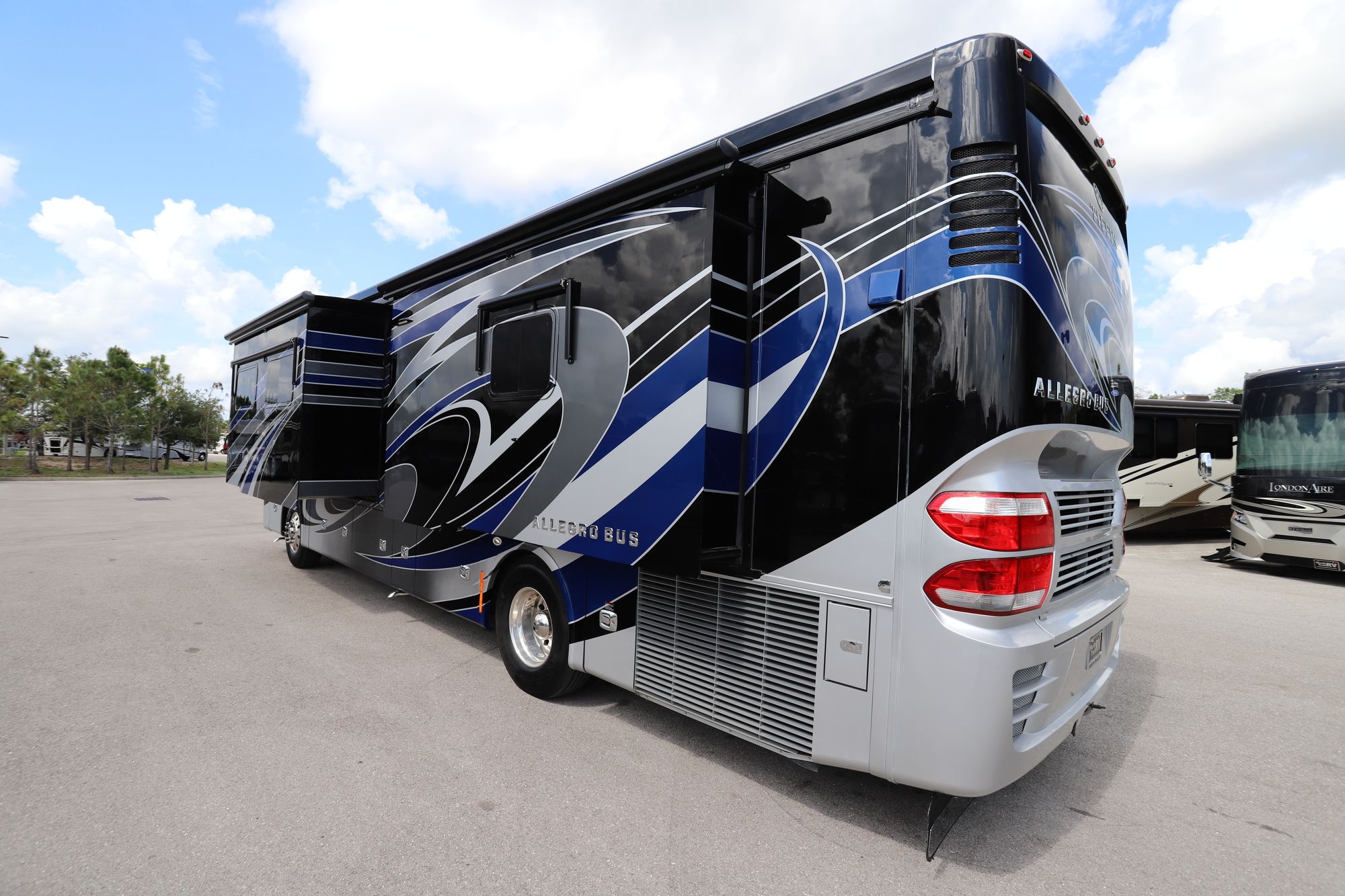 Used 2018 Tiffin Motor Homes Allegro Bus 37AP Class A  For Sale