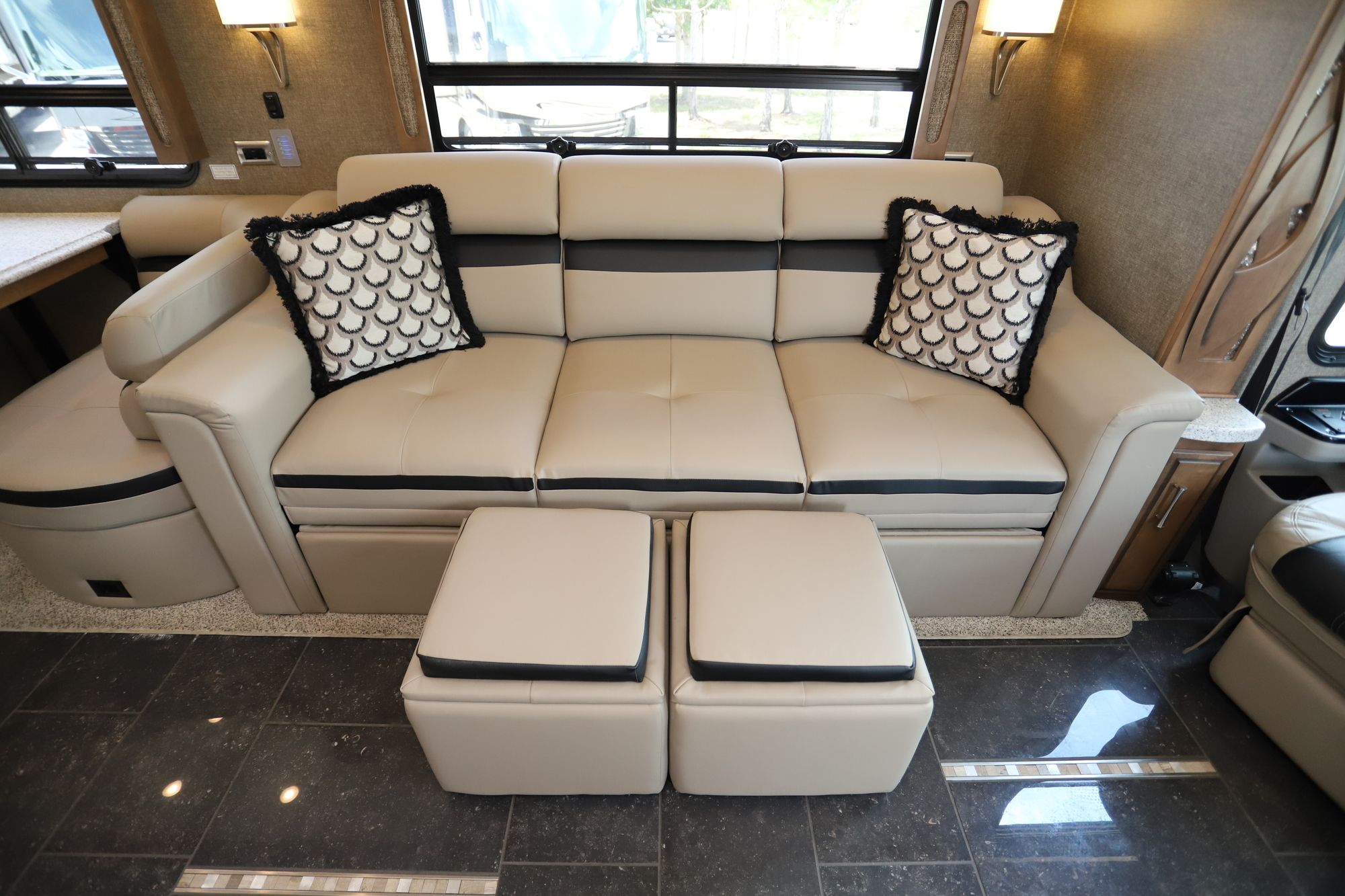 Used 2019 Newmar Ventana 4037 Class A  For Sale