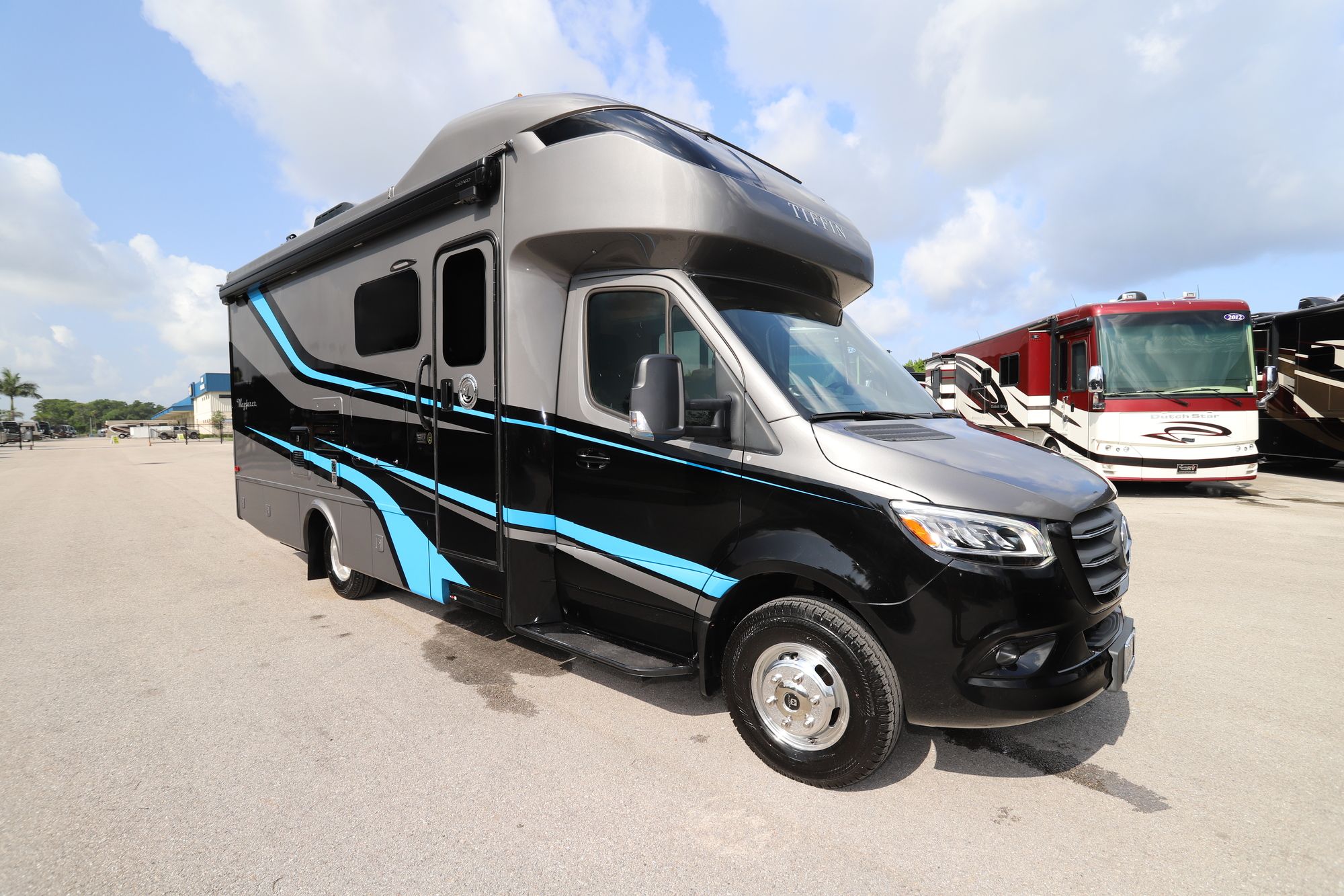 New 2020 Tiffin Motor Homes Wayfarer 25RW Class C  For Sale