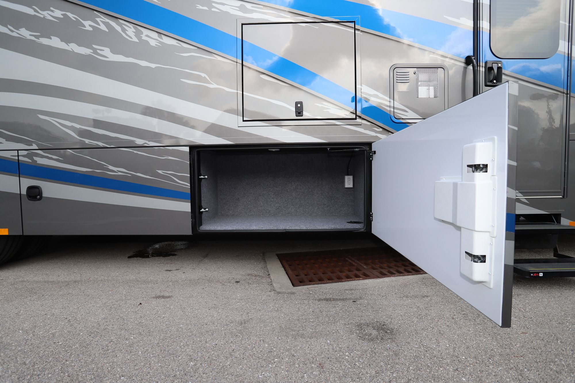 New 2021 Renegade Rv Valencia 38RB Super C  For Sale