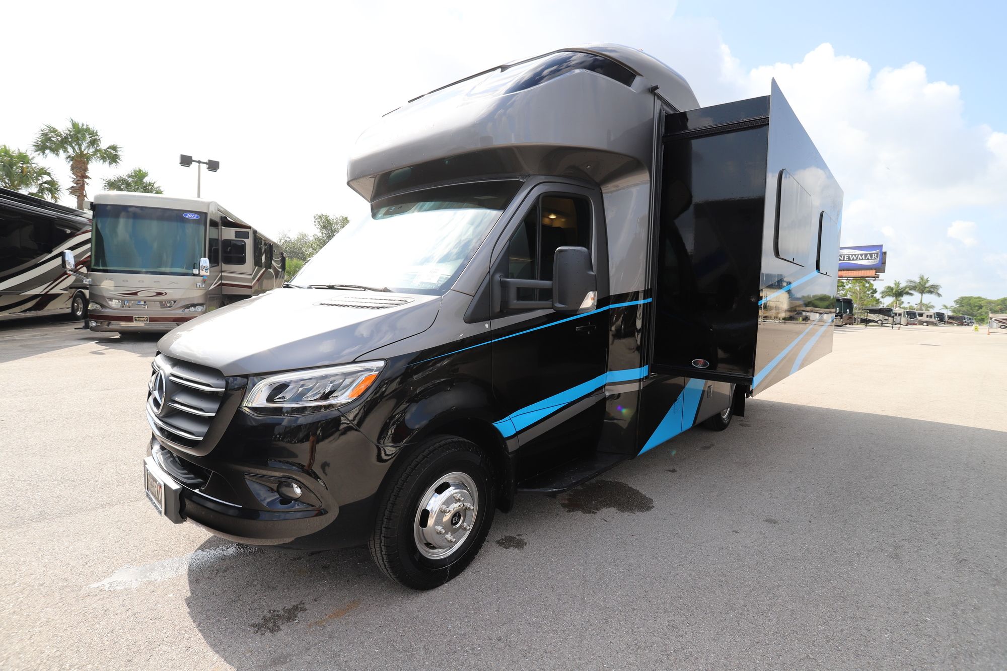 New 2020 Tiffin Motor Homes Wayfarer 25RW Class C  For Sale