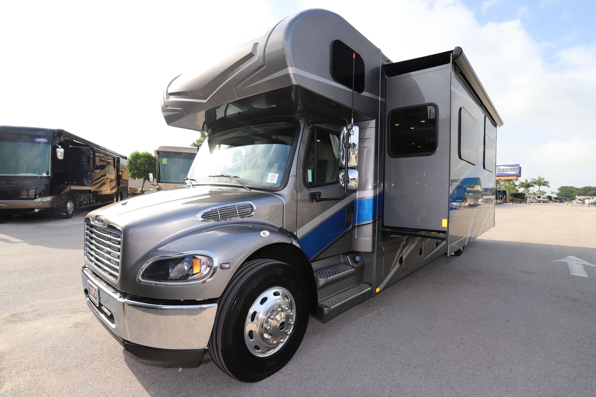 New 2021 Renegade Rv Valencia 38RB Super C  For Sale